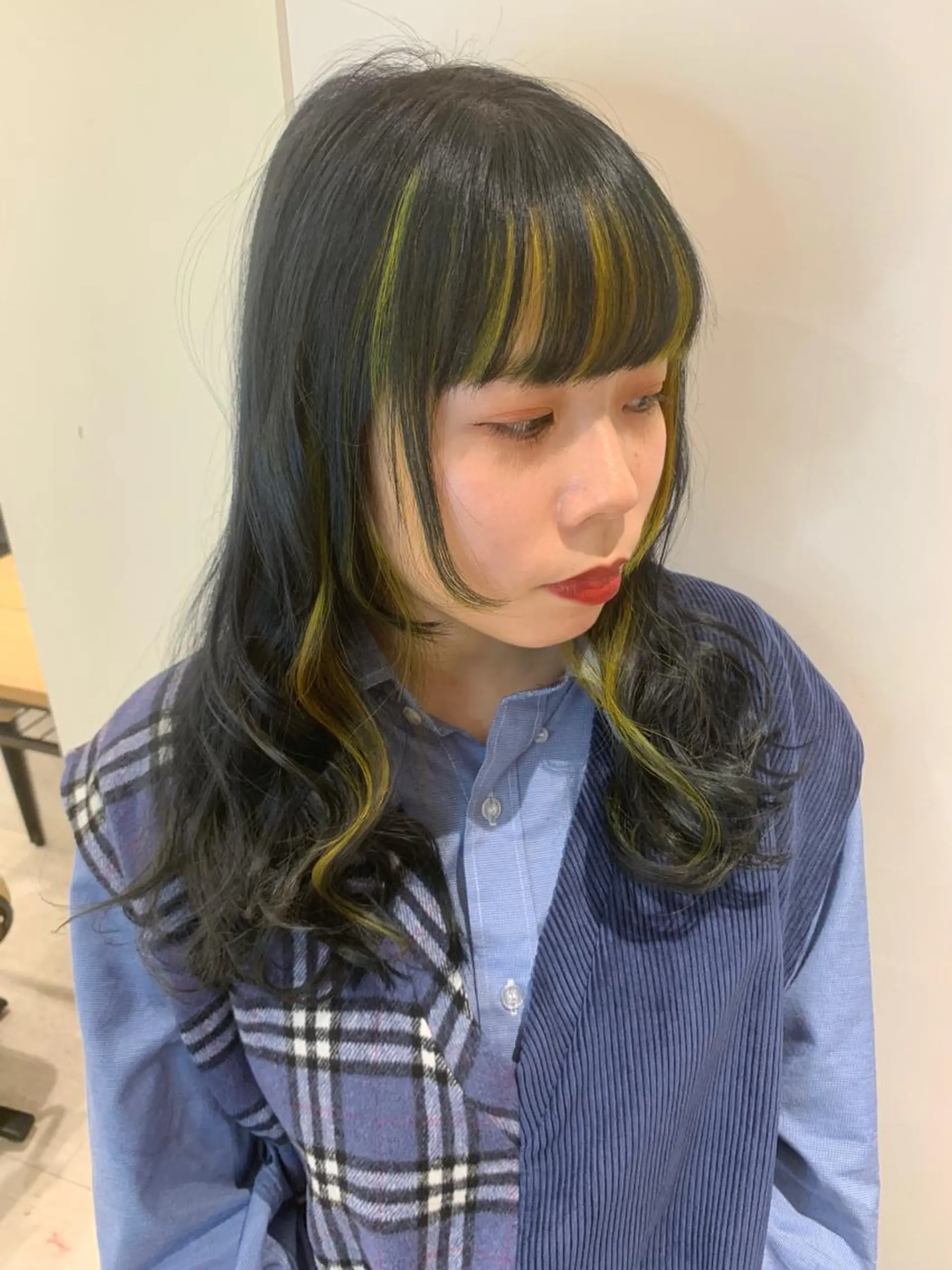 ロング カラー ブリーチ ブルーカラー ケアブリーチ ネイビーカラー イエローカラー インナーエクステ渋谷 🦋KAJIのヘアスタイル