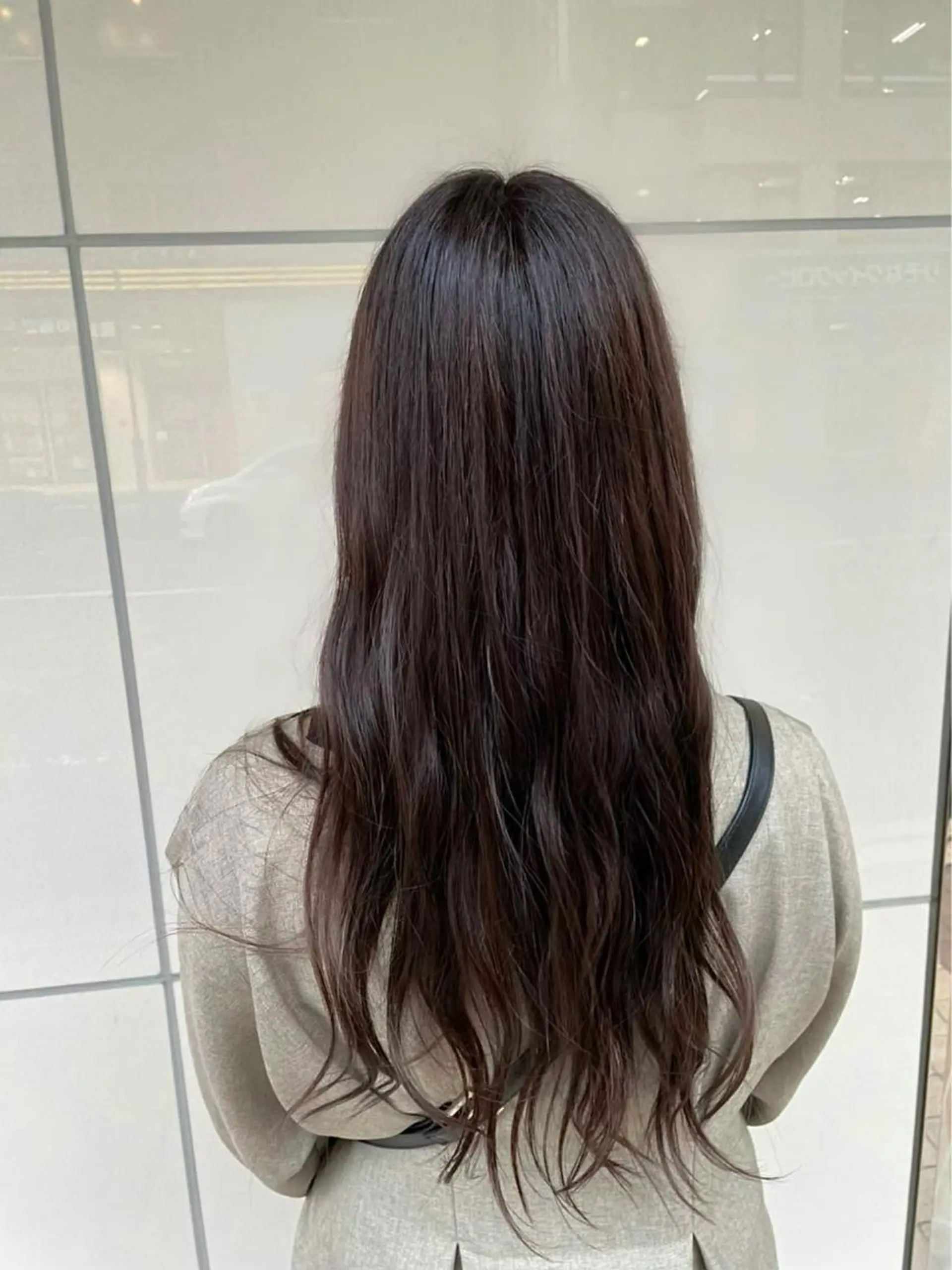 ロング カラー アッシュ ブリーチ ラベンダーカラー ラベンダーアッシュ ブリーチなしカラー 千野 優由のヘアスタイル