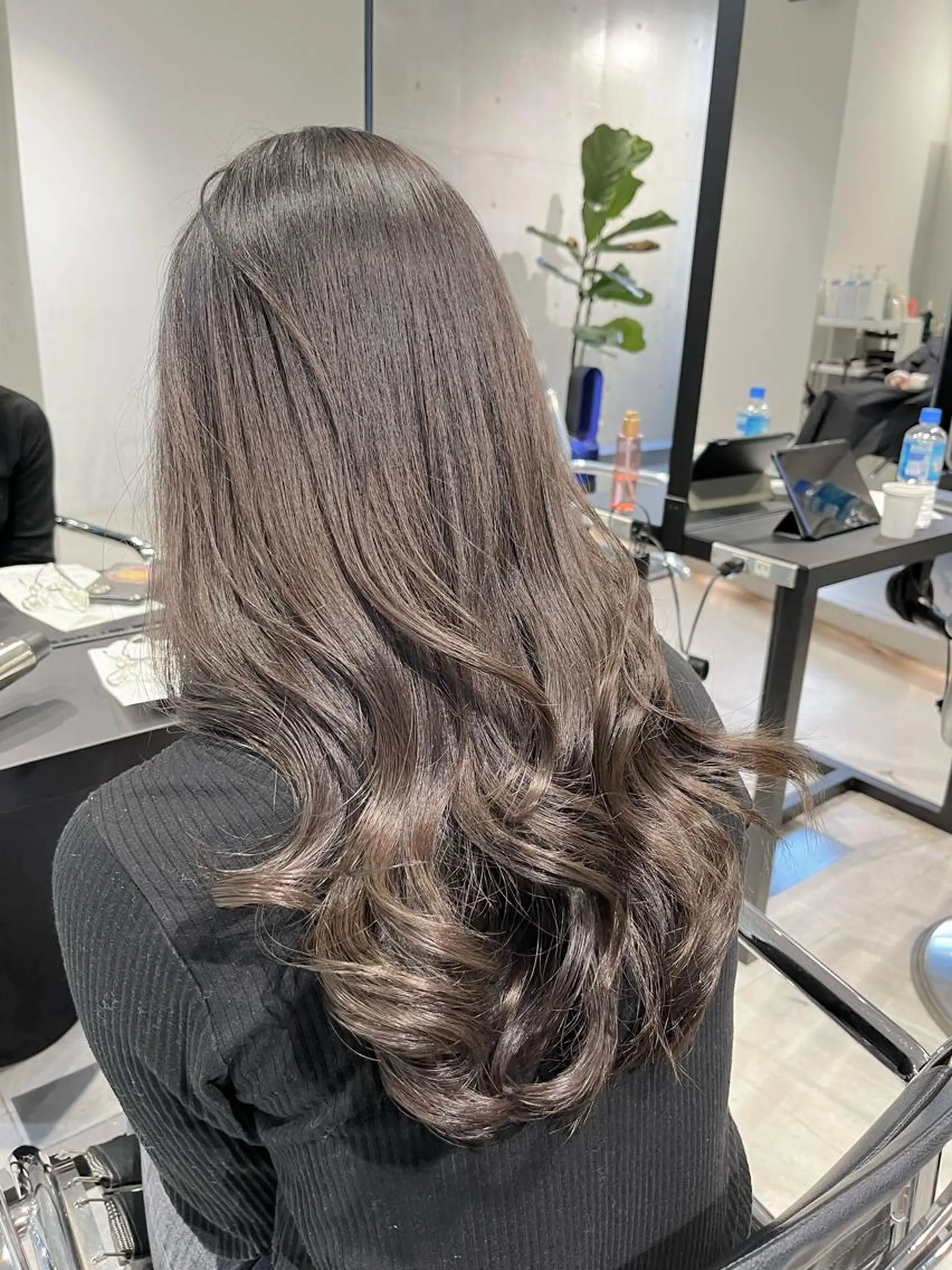 ロング カラー パーマ ヘアアレンジ カット ヘアカラー トリートメント ヘッドスパ ヘアセット 透明感/オリーブ/ グレージュ/YUKAのヘアスタイル