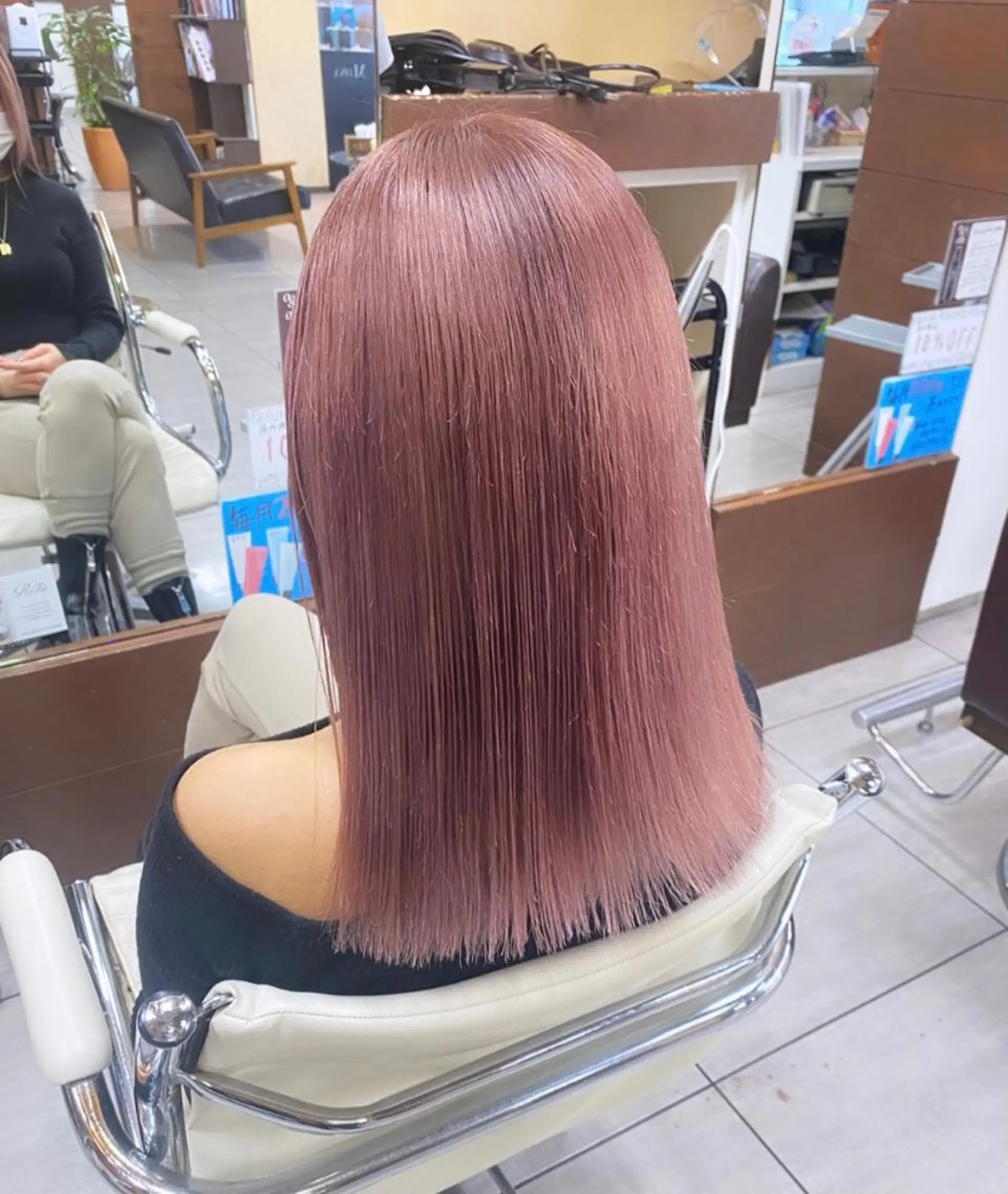 セミロング カラー ヘアアレンジ ヘアカラー トリートメント 川上 麻梨阿のヘアスタイル