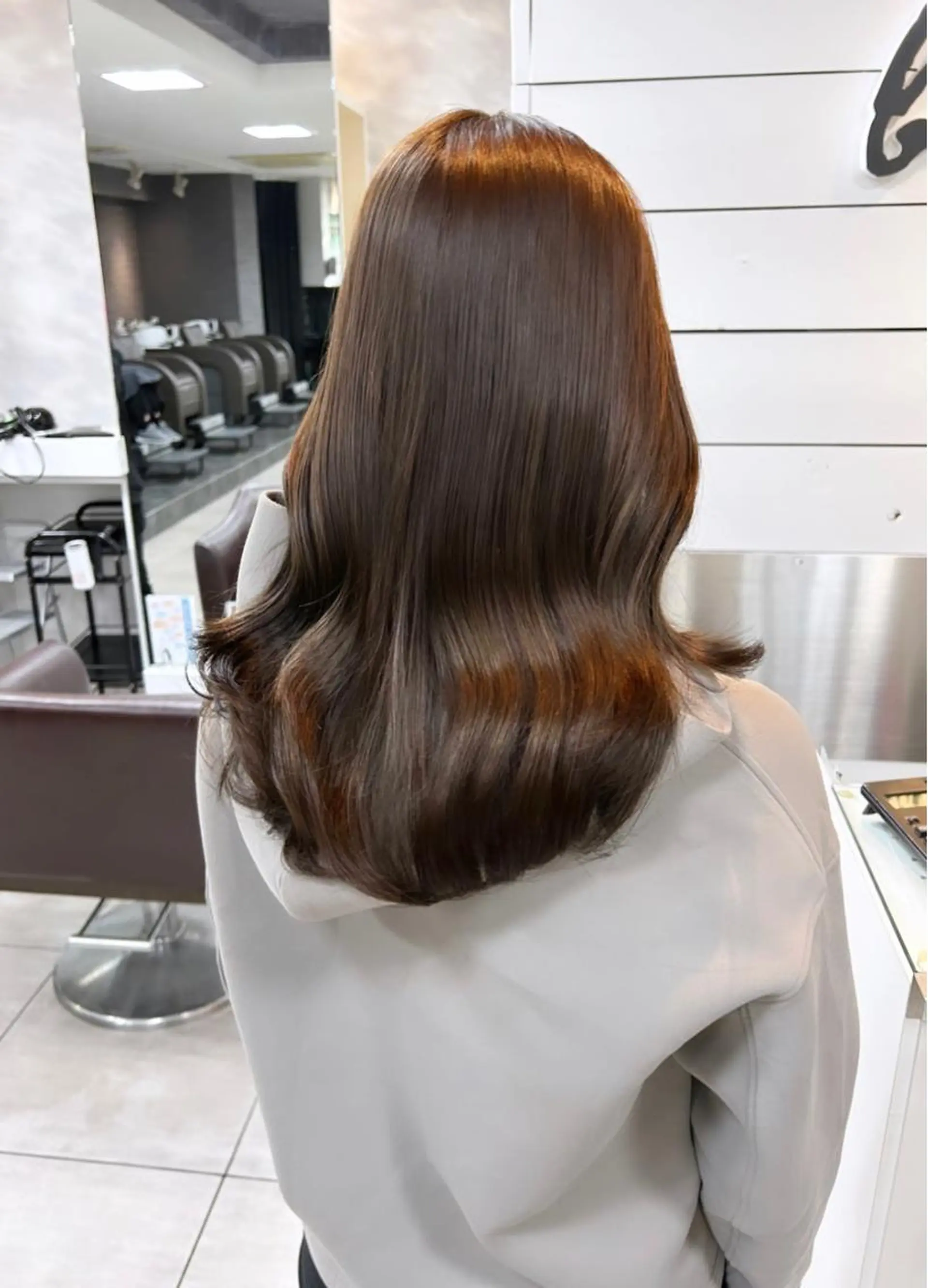 セミロング ヘアカラー 🫧艶髪カラー🫧 森本くるみのヘアスタイル