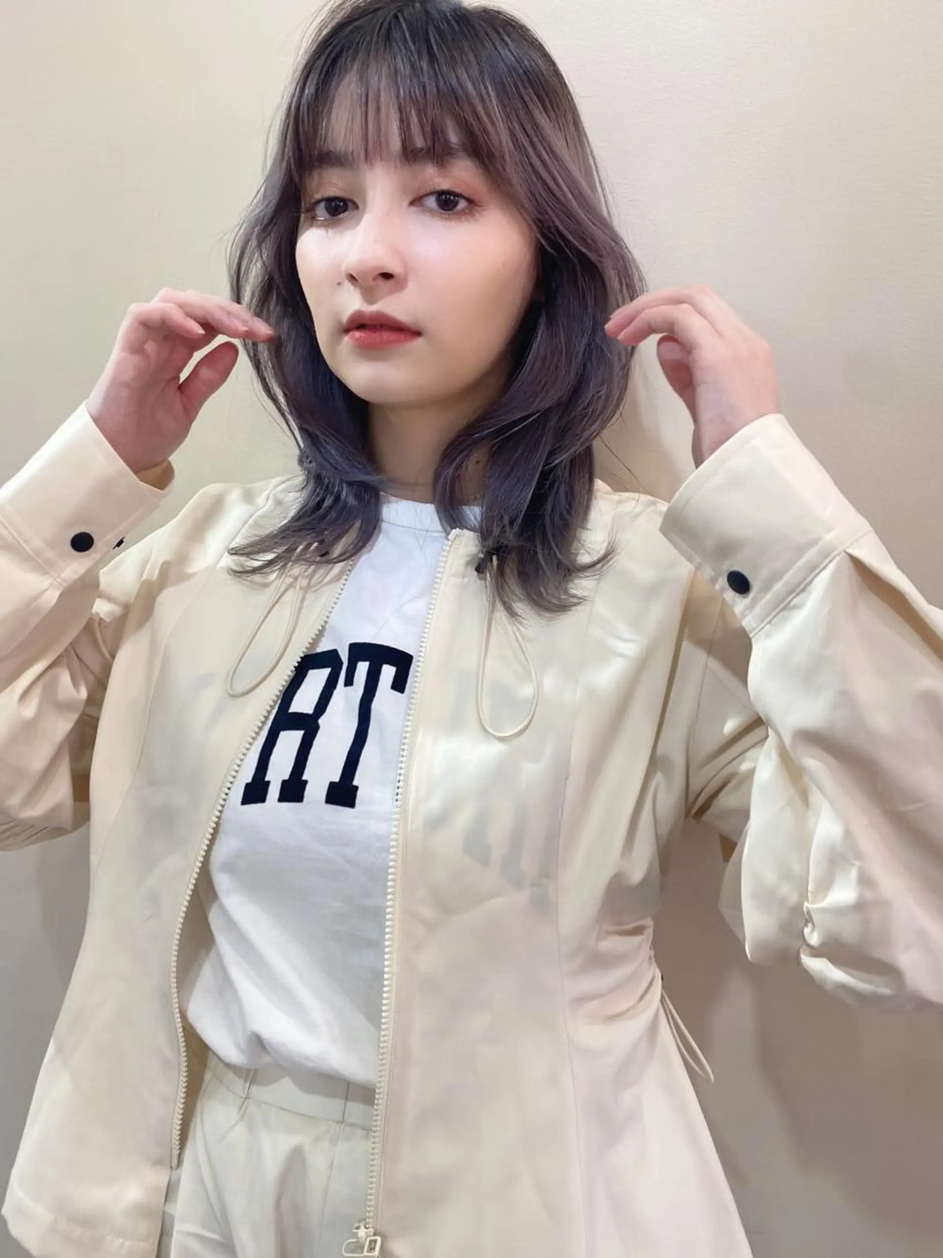 ミディアム くびれヘア くびれレイヤー レイヤーカット 鎌倉 彩のヘアスタイル