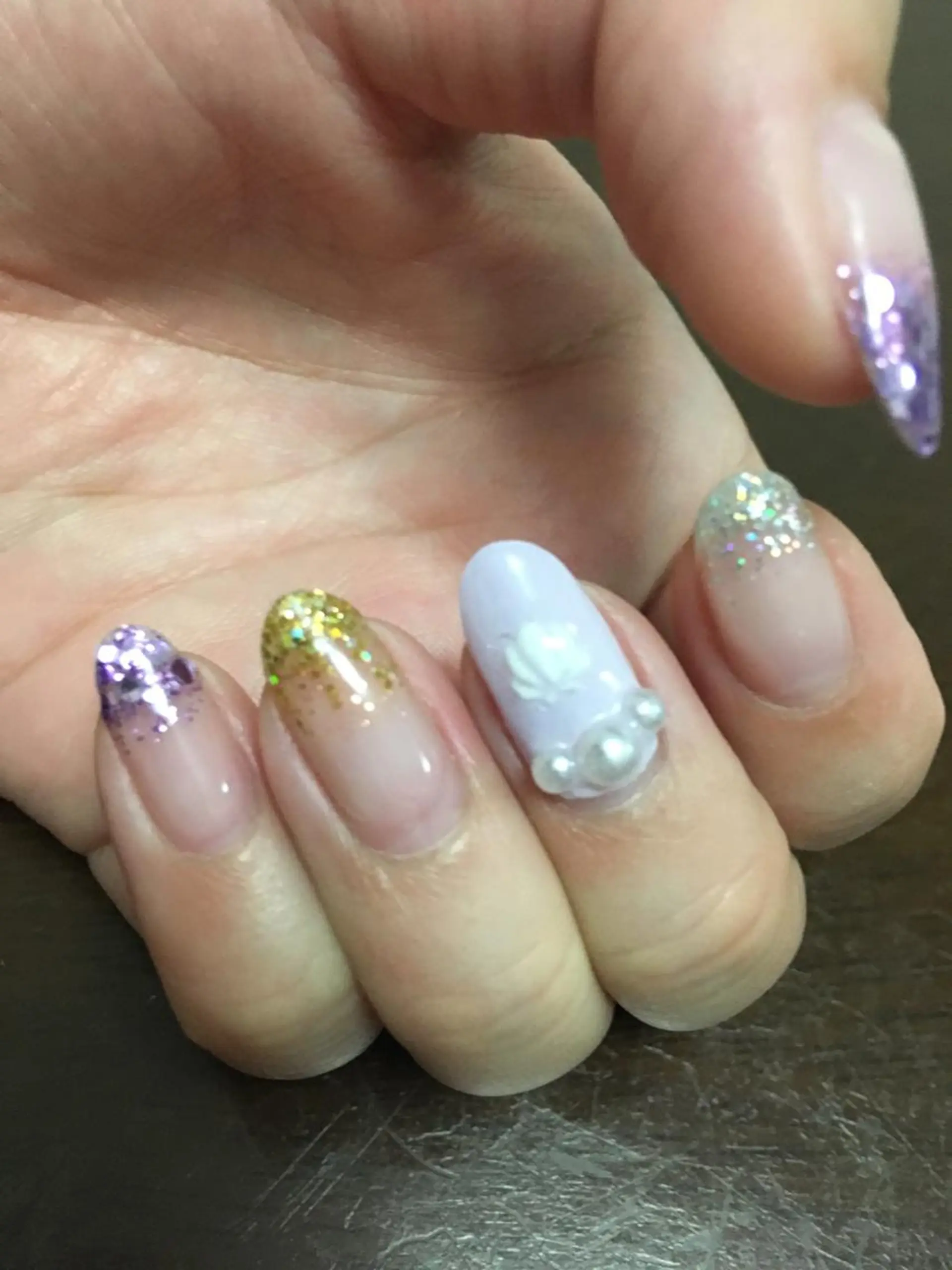 ネイル アートネイル ゴールド グラデーション ラメ(グリッター) ラメグラデーション ハンドネイル 🌈KANÅKO 🌈のネイルデザイン