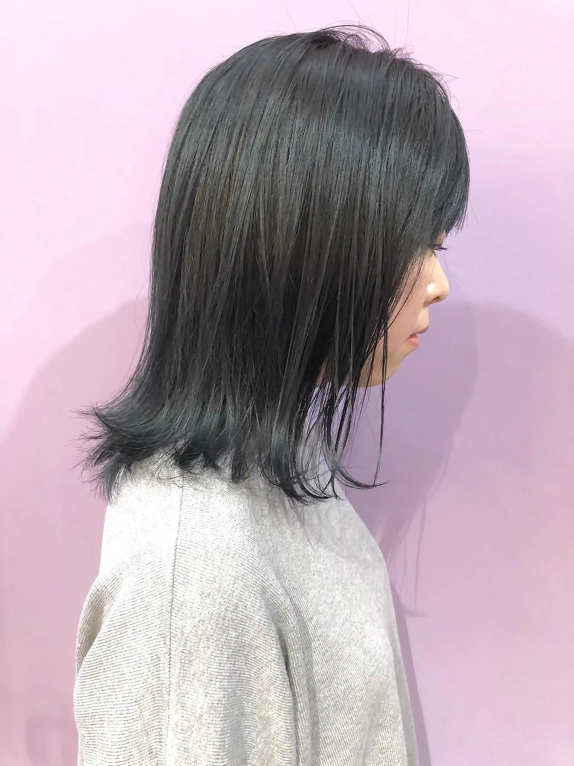 ミディアム カラー パーマ ブリーチ ブルーカラー ブルージュ ブリーチなしカラー 細川 亮のヘアスタイル