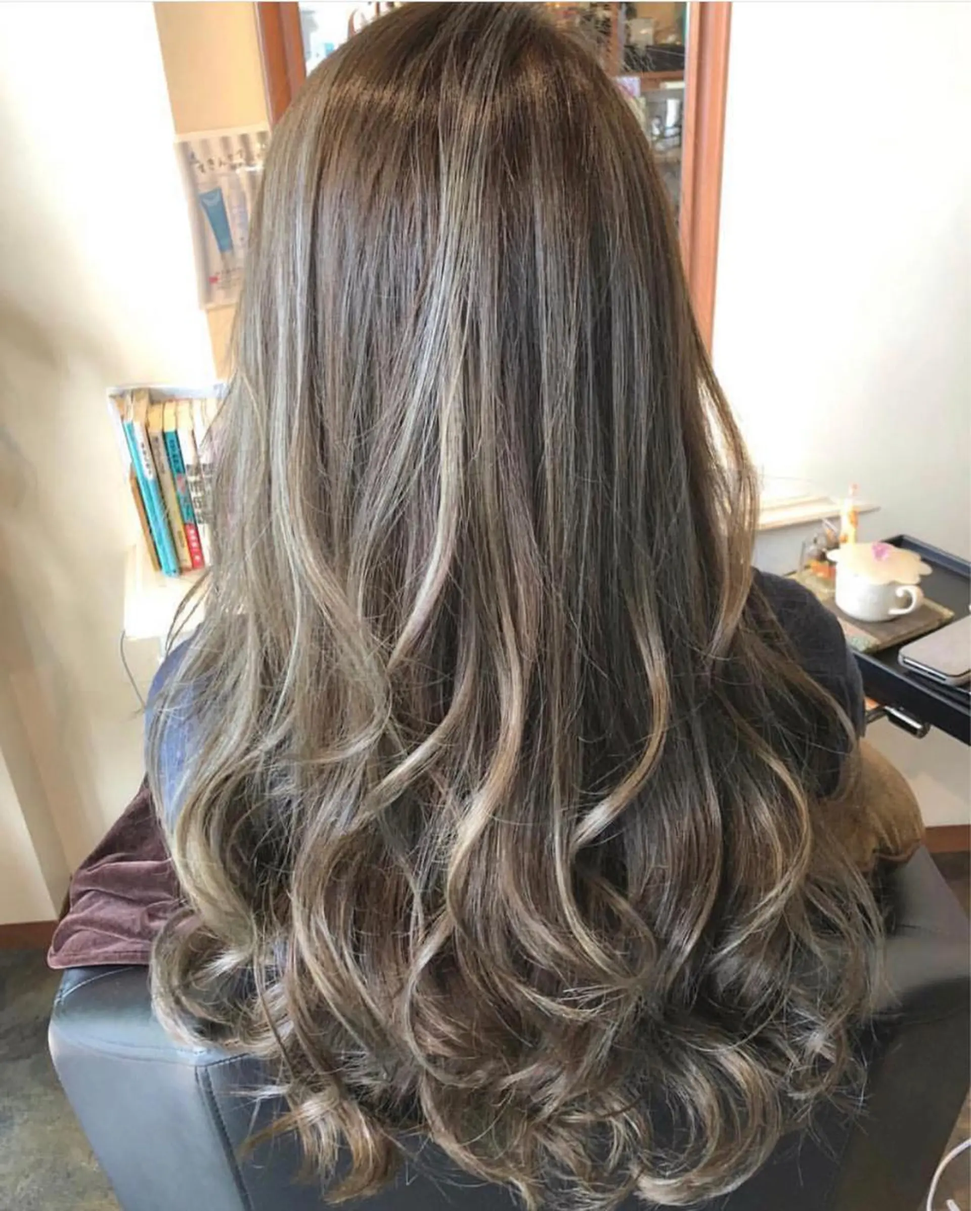 ロング カラー 屋比久 一樹のヘアスタイル