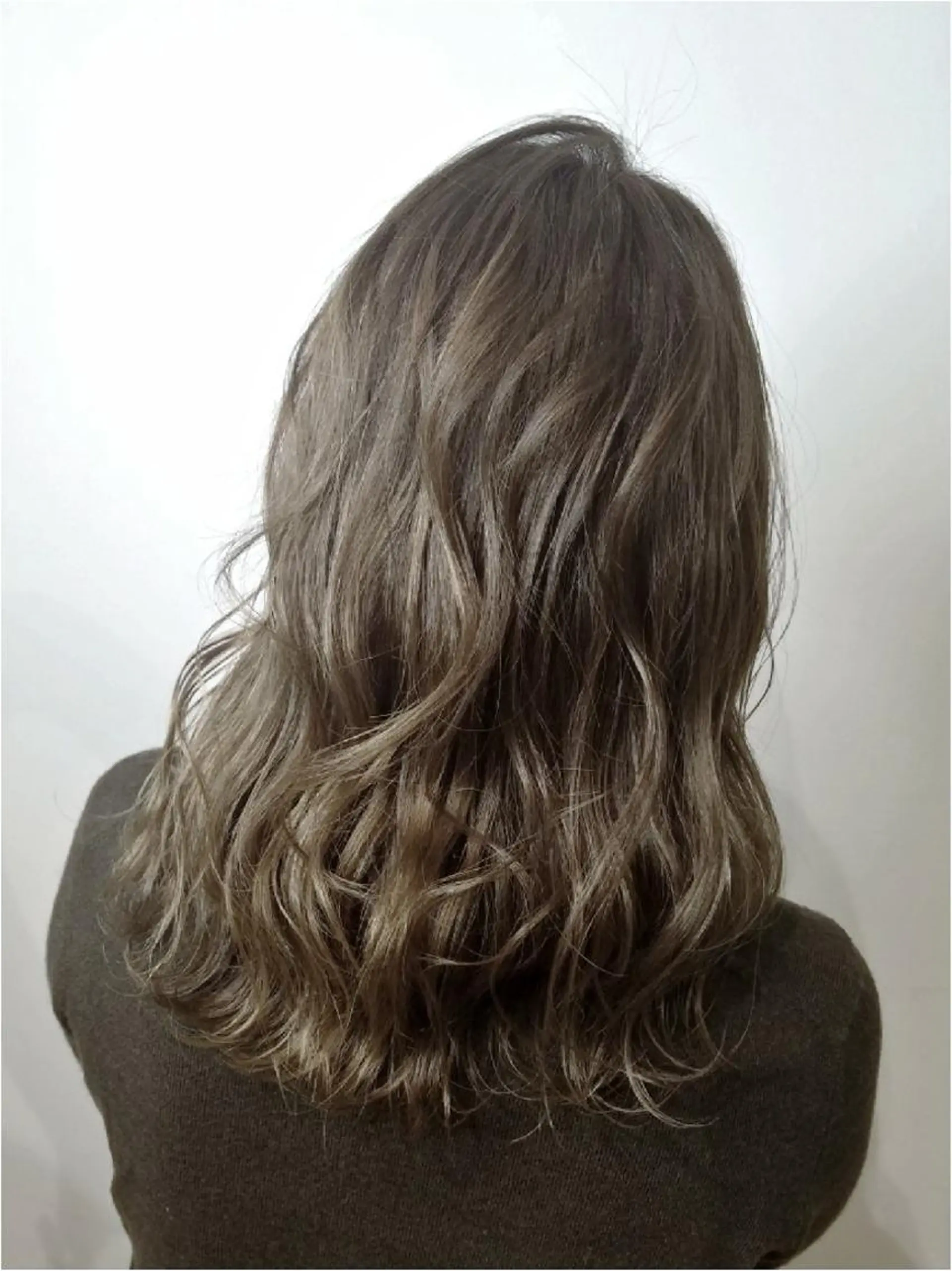 カラー ヘアアレンジ セミロング フォギーグレージュ グレージュ ハイライトカラー ハイライト 【髪質改善美容師】t occa茨木篠原健太のヘアスタイル