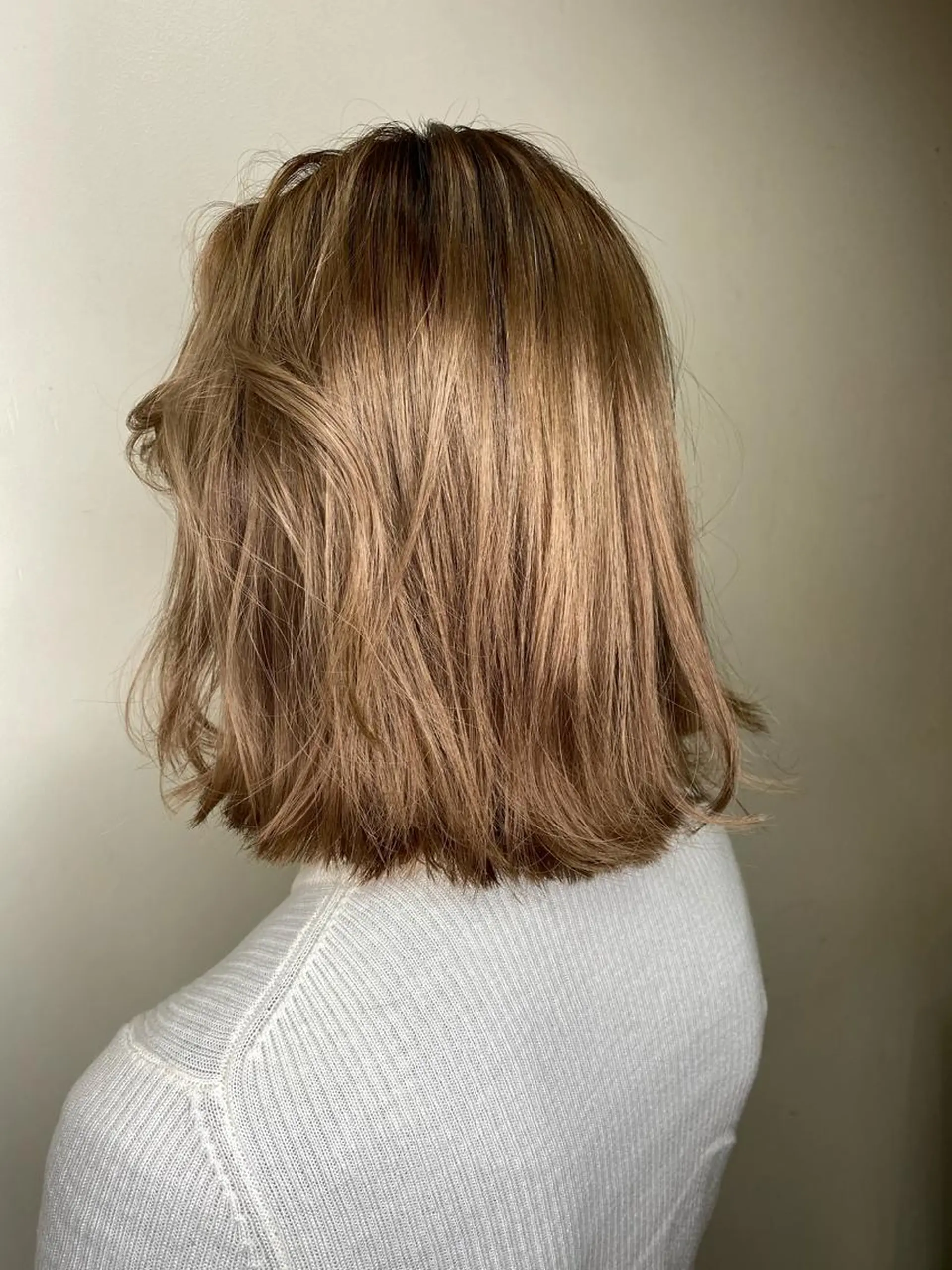 ショート カラー ネイル mana 暖色カラーカットのヘアスタイル