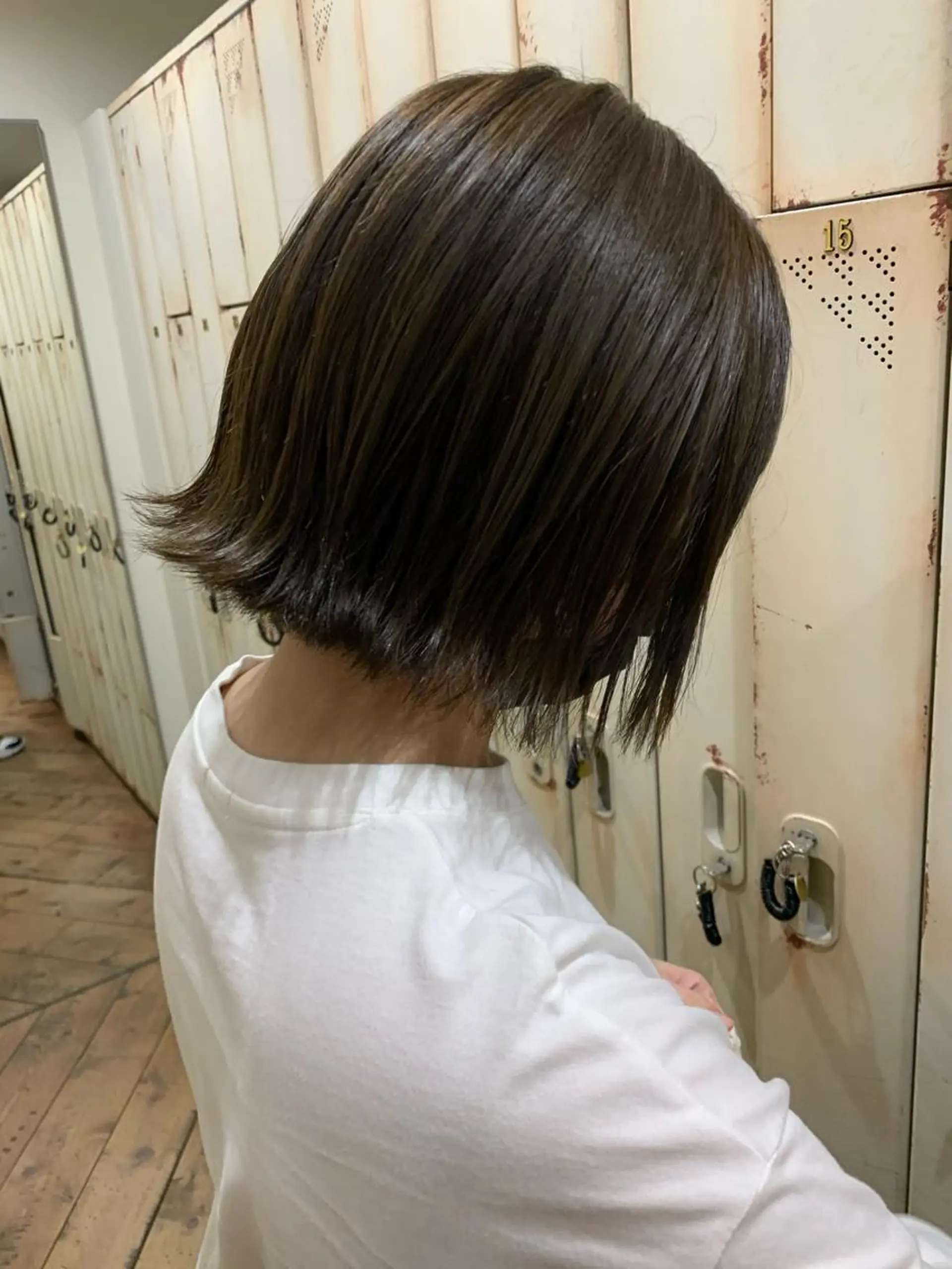 ショート カラー ブリーチ グレージュ ブリーチなしカラー 似合わせ/レイヤー/ ボブ/西島 絢香のヘアスタイル