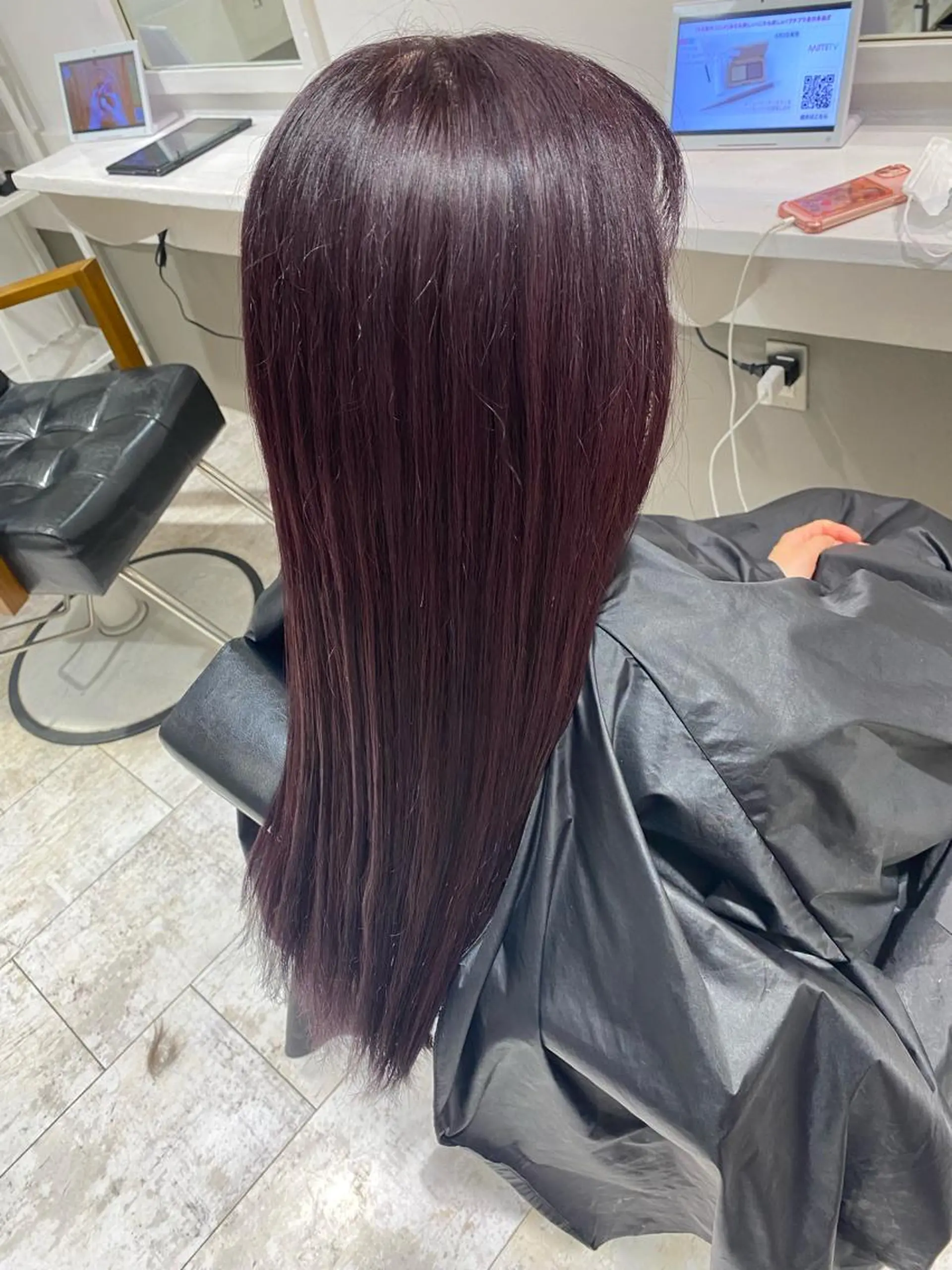 ロング パープルカラー ヘアカラー maya レイヤーカットのヘアスタイル