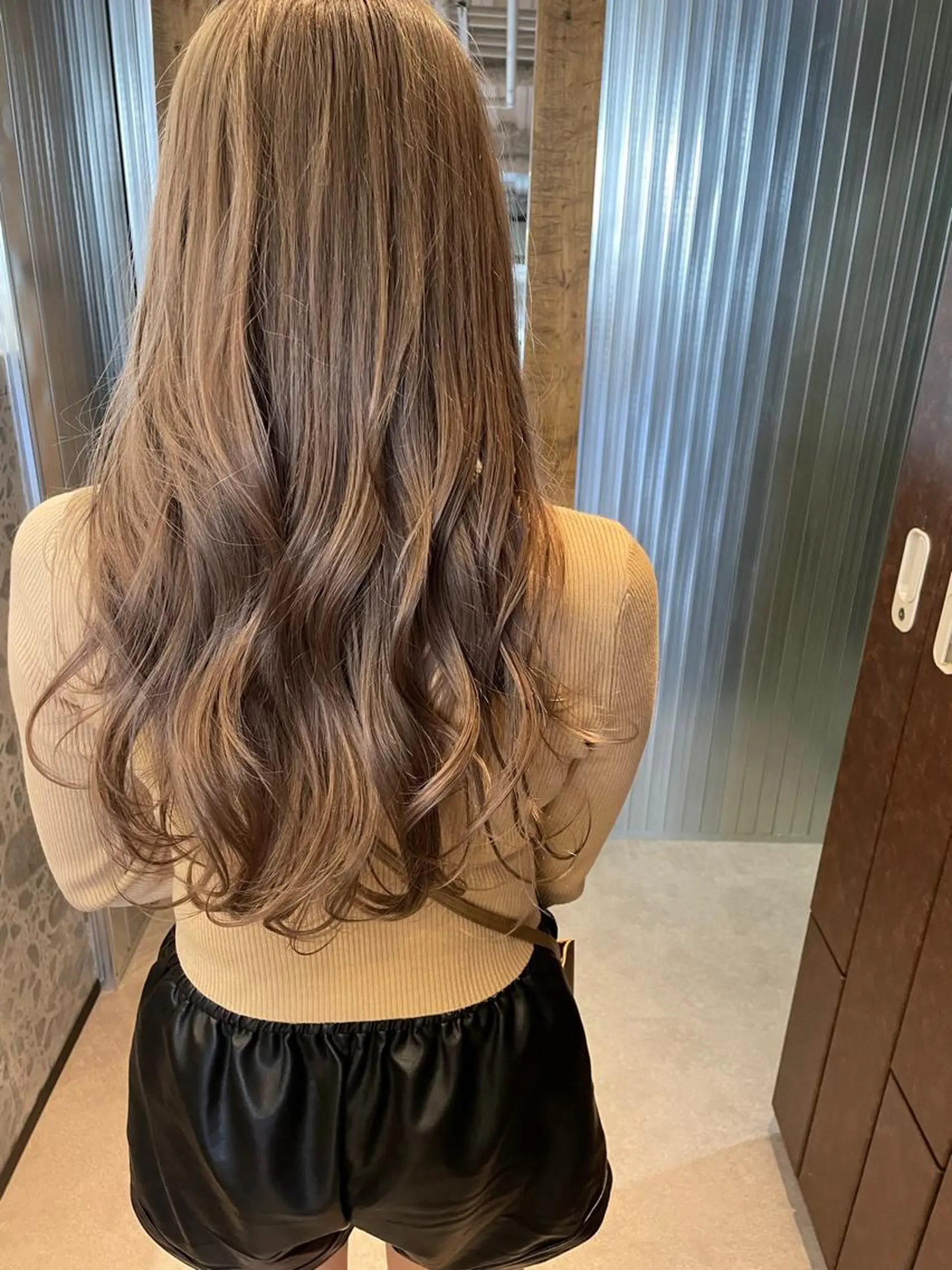 ロング カラー ベージュカラー ブリーチ ヘアカラー トリートメント 韓国風パーマ🌿コテ 巻き風パーマ/るいのヘアスタイル