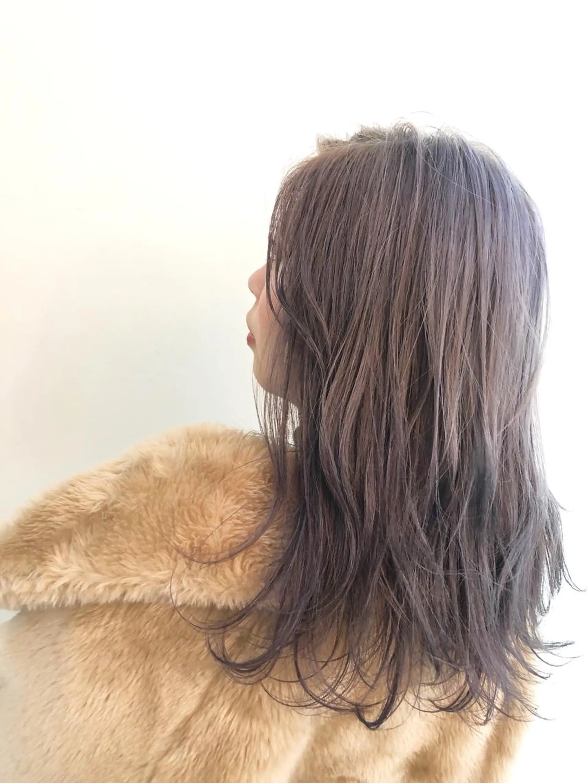 ミディアム カラー シルバー エクステ ハイトーン 💭黒崎ハルカのヘアスタイル