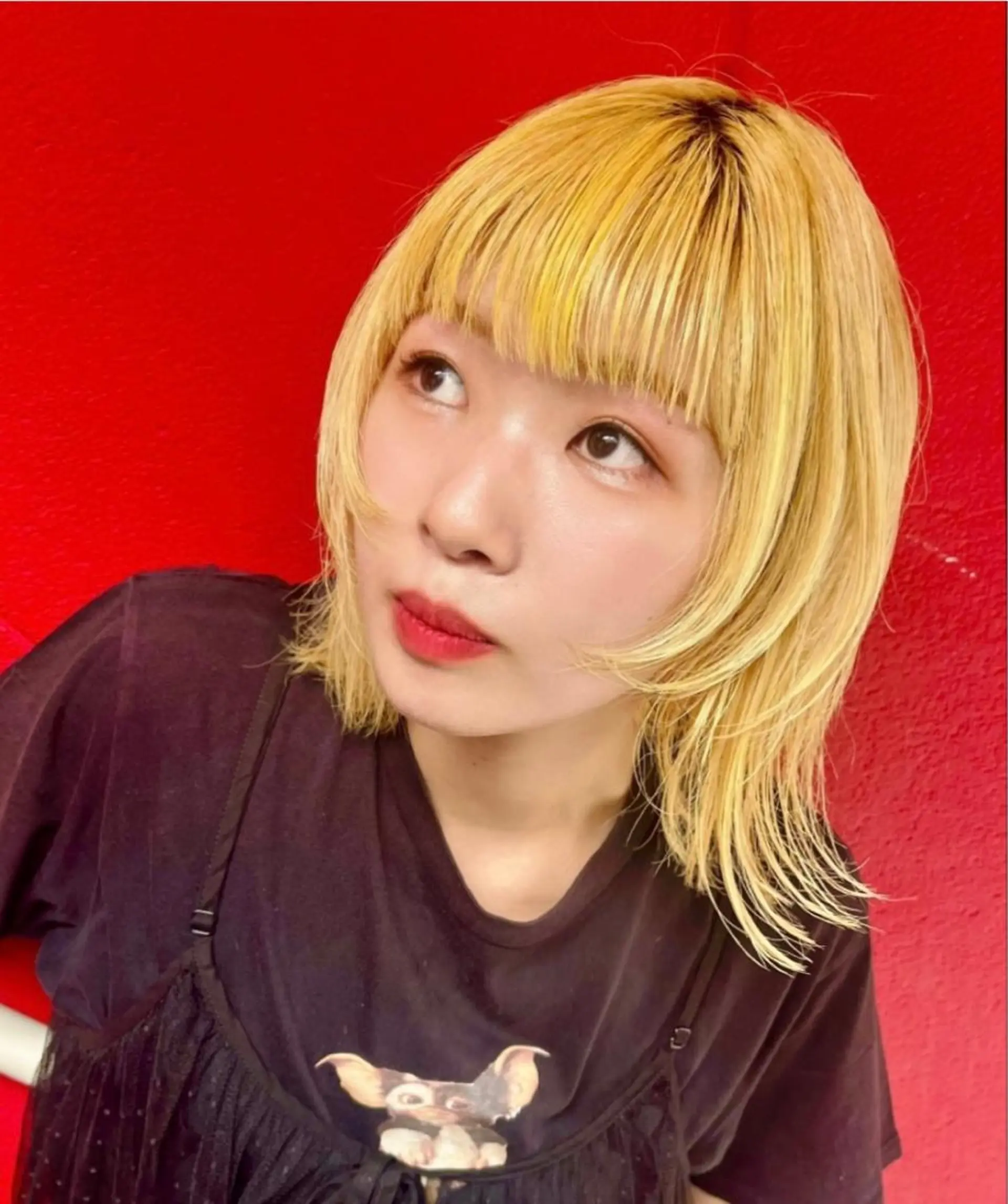 ミディアム カラー ブリーチ ケアブリーチ ダブルカラー イエローカラー ボブ ヘアカラー 派手髪デザインカラー ヒロカのヘアスタイル