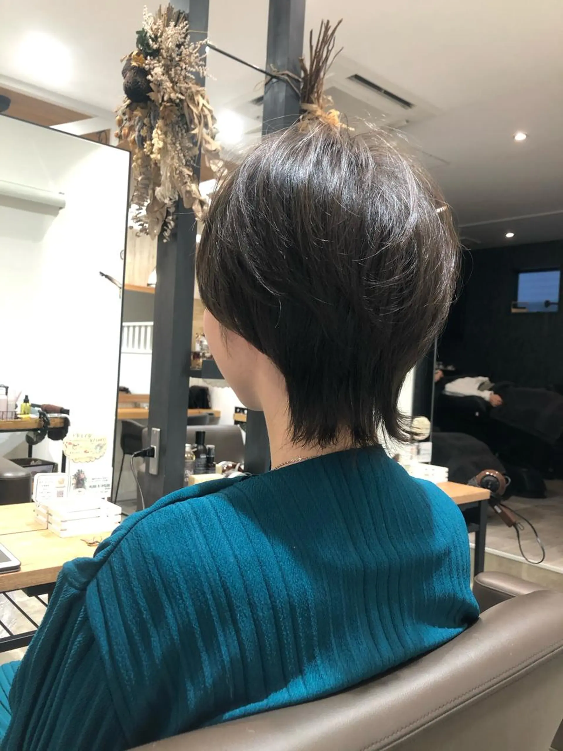 ショート カラー ウルフカット 鈴村 大介のヘアスタイル