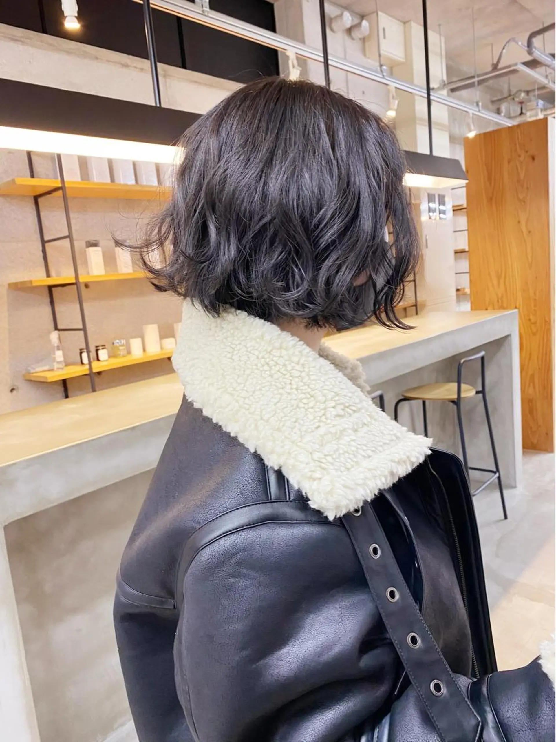 ミディアム カラー ヘアアレンジ 切りっぱなしボブ アッシュ ボブ son hair HIROEのヘアスタイル