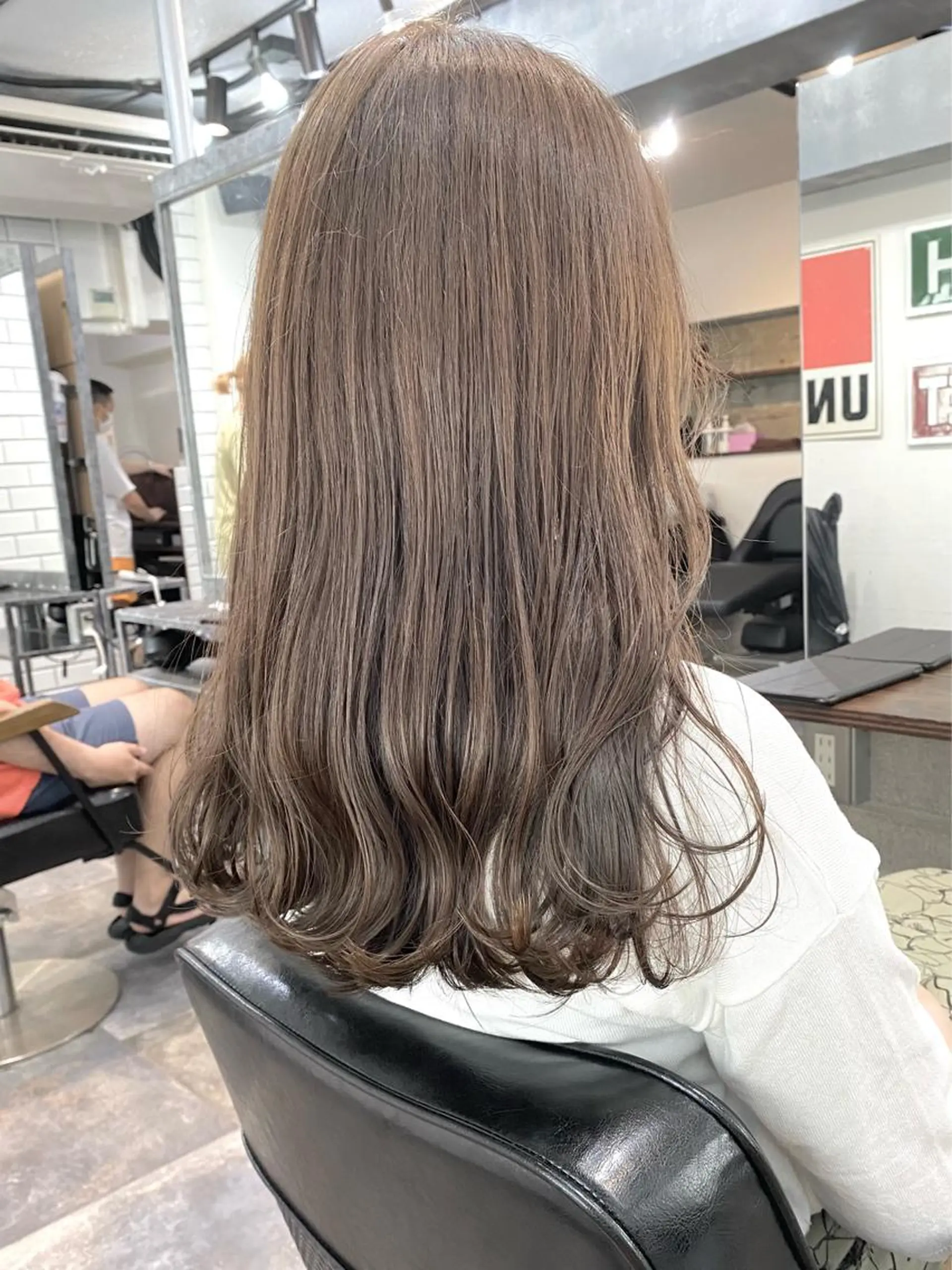 ミディアム カラー ブリーチ グレージュ ブリーチなしカラー ボブとパーマの達人 /美容室難民の方是非のヘアスタイル