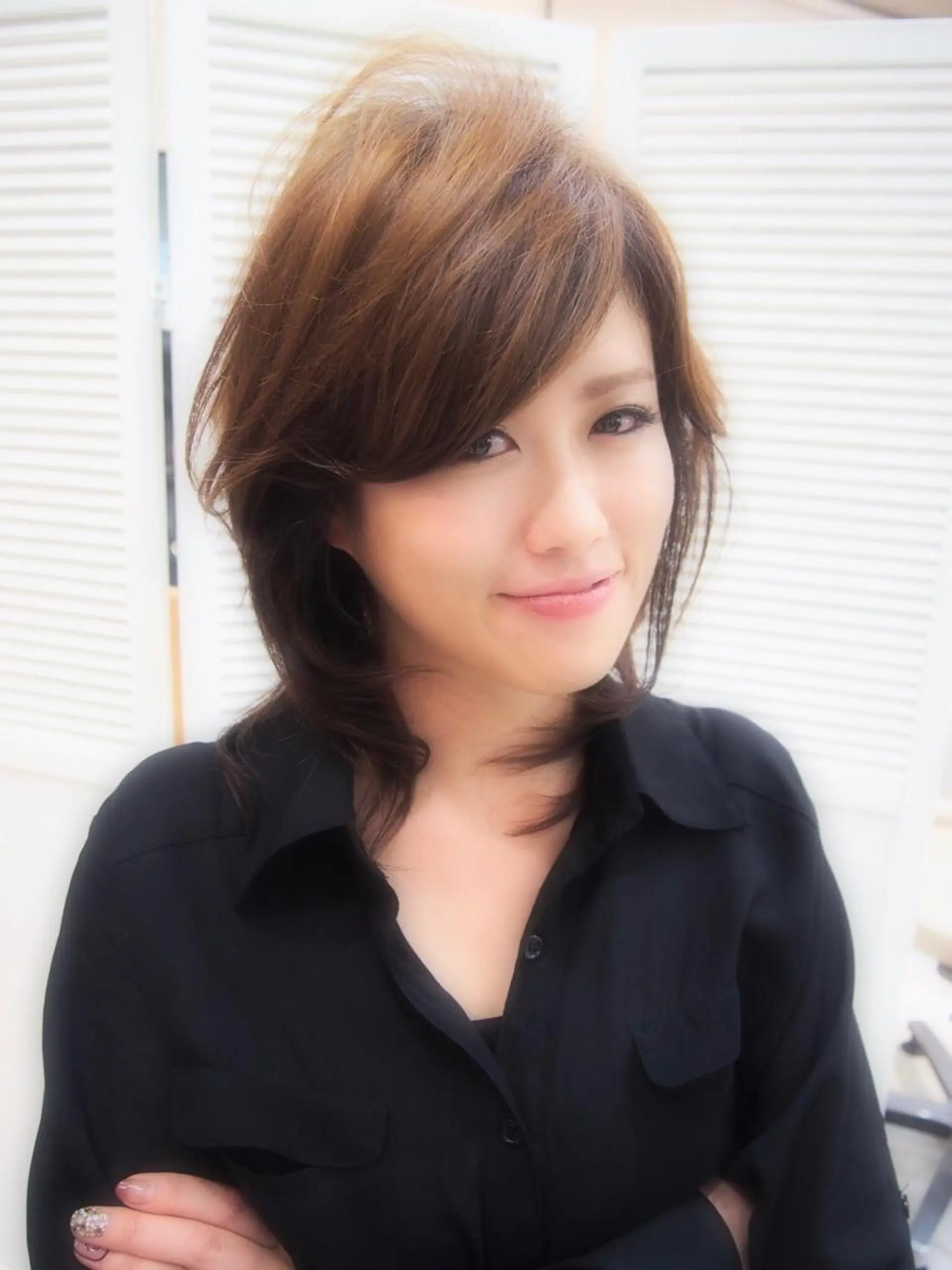 ミディアム くびれヘア 小顔カット ウルフカット シノハラ ガクト ショート/白髪ぼかしのヘアスタイル