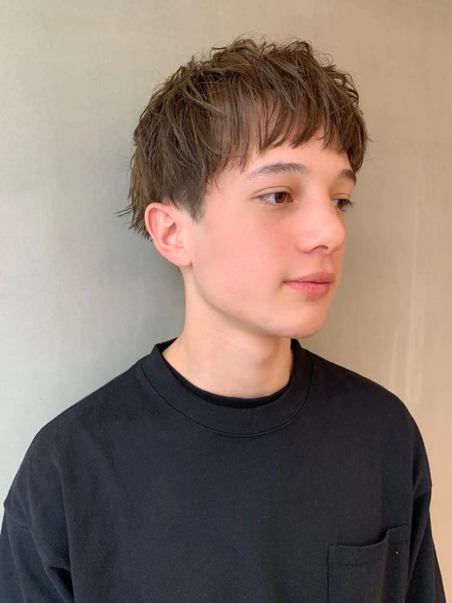 ショート カラー メンズ メンズハイトーン グレージュ ハイトーンカラー カット ヘアカラー トリートメント ウルフレイヤーカット /チヒロのヘアスタイル