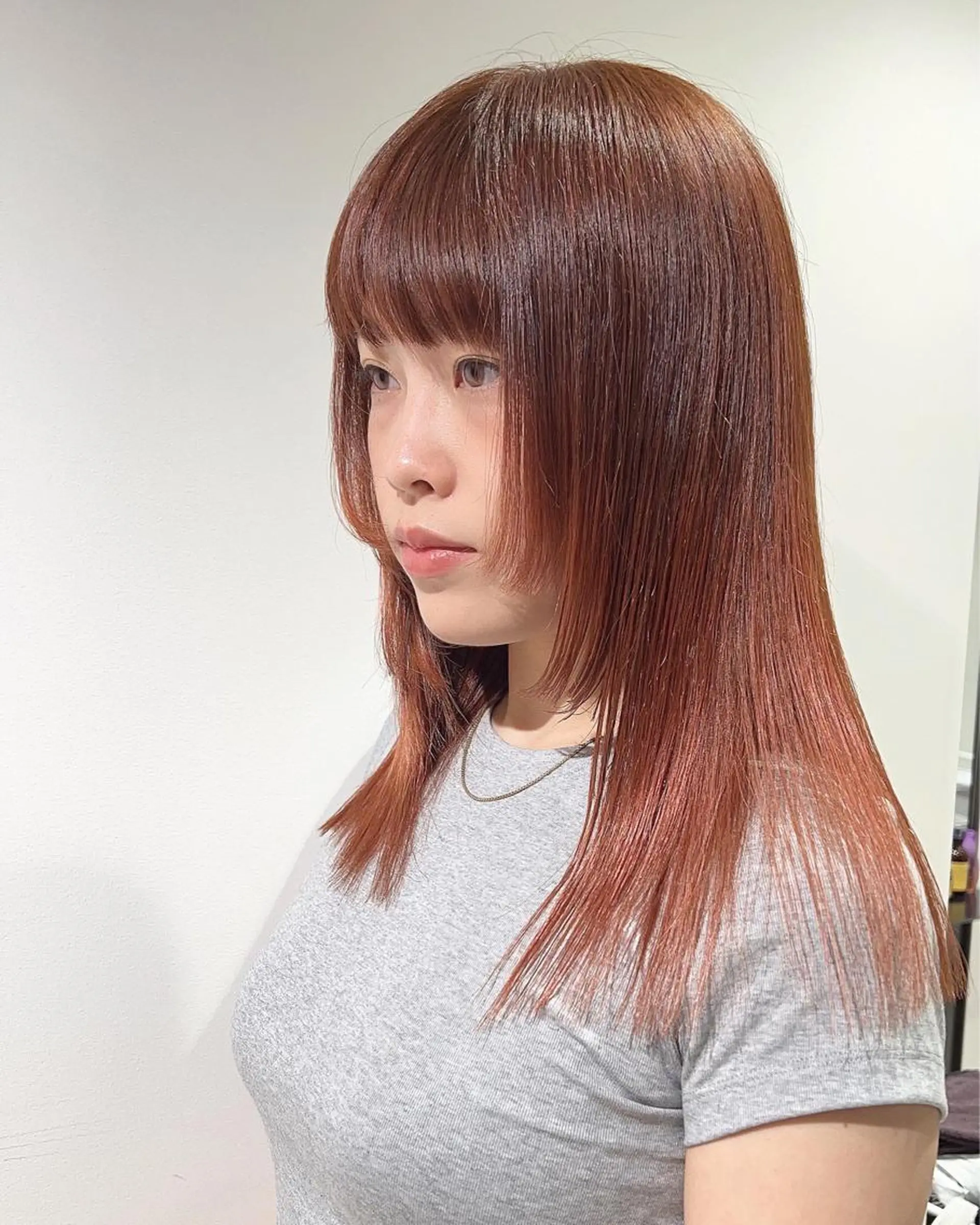 セミロング カラー ブリーチ ブラウンカラー オレンジ オレンジブラウン レイヤーカット カット ヘアカラー トリートメント ヘッドスパ スキバサミを使わない カット🌼唯🌼のヘアスタイル