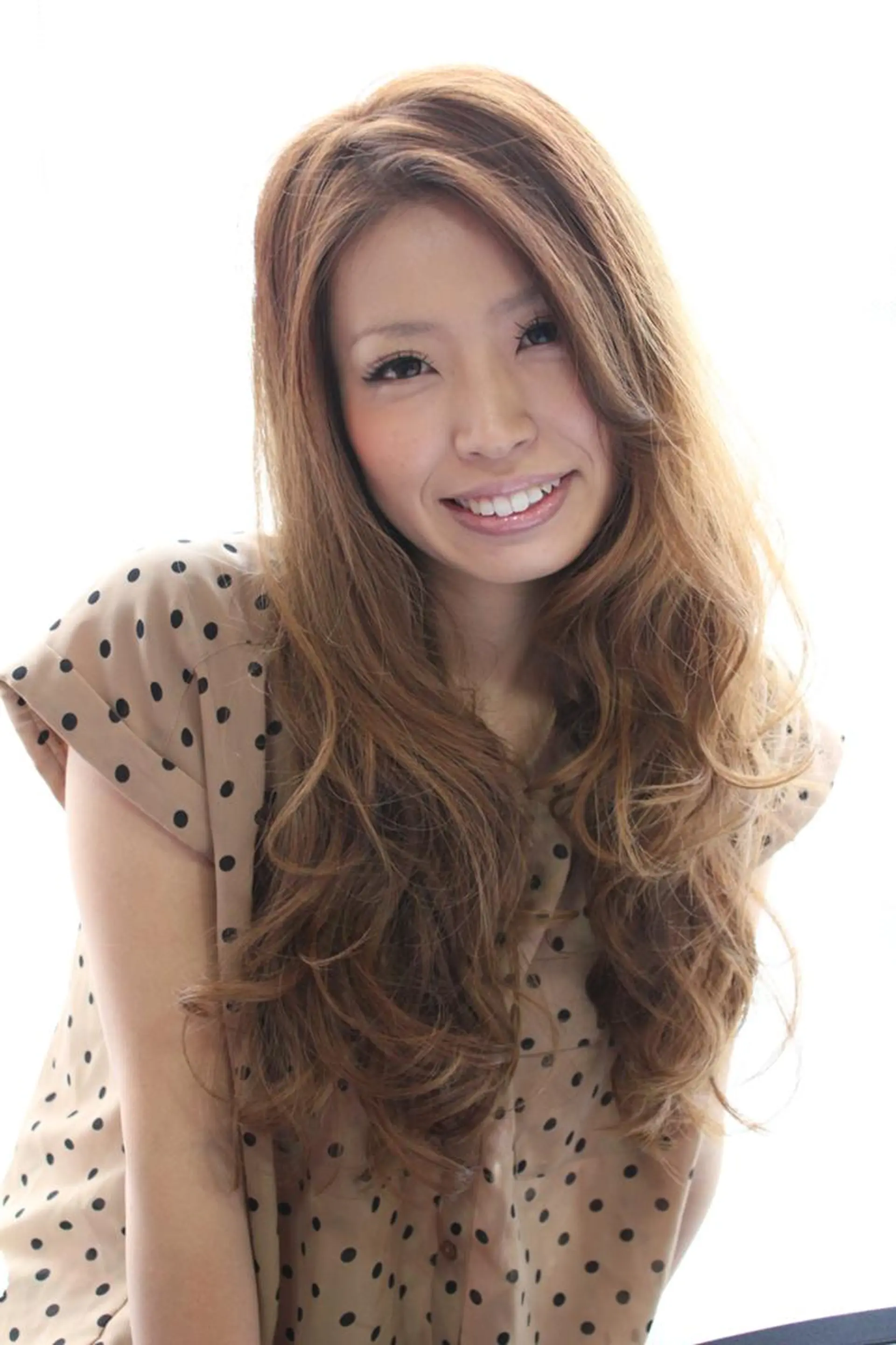 ロング カラー パーマ ロングレイヤー ベージュカラー 外国人風カラー レイヤーカット ロング 細川 亮のヘアスタイル