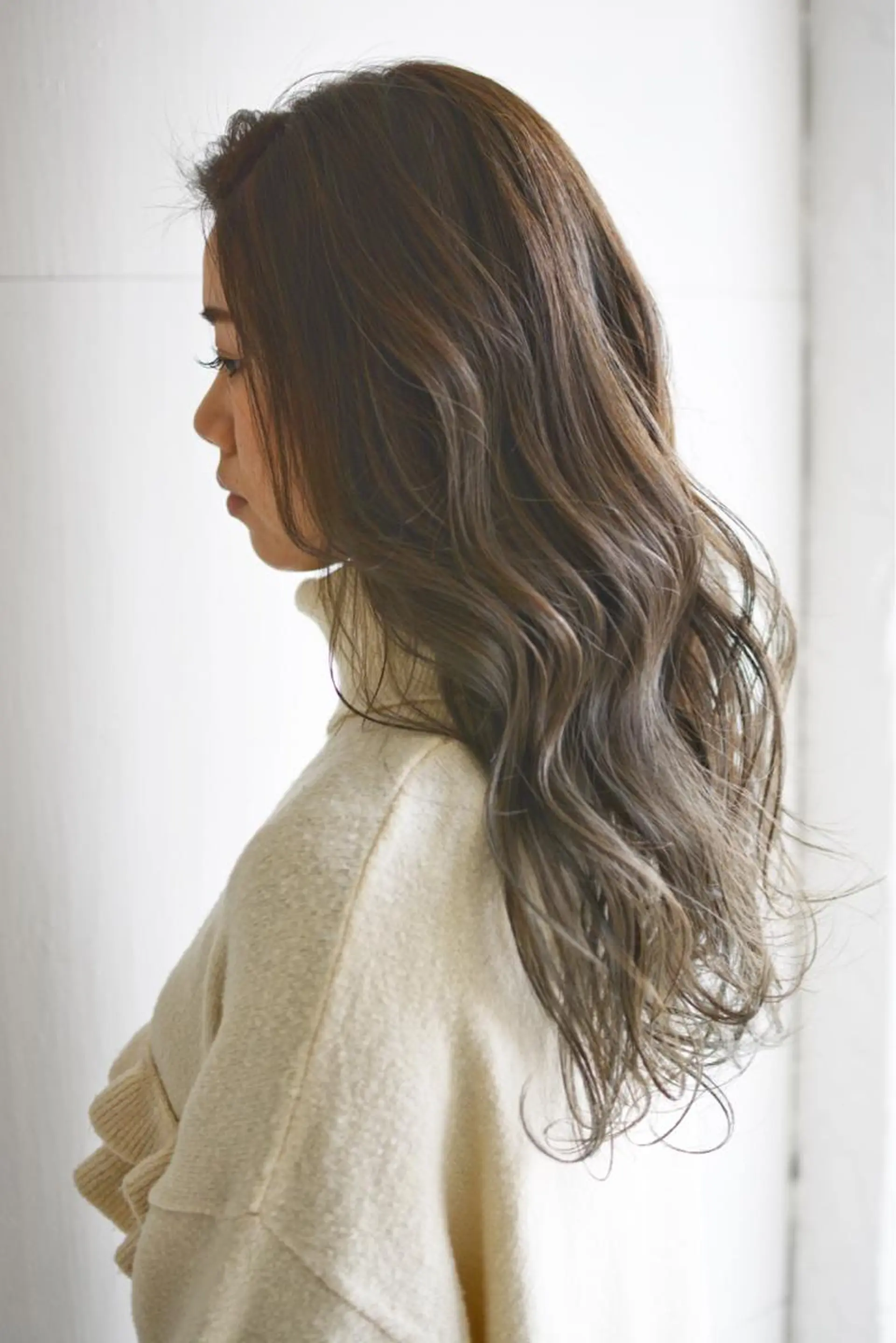 セミロング 外国人風カラー ハイライト レイヤーカット ヘアカラー トリートメント 小澤大輔 YOLO hairのヘアスタイル