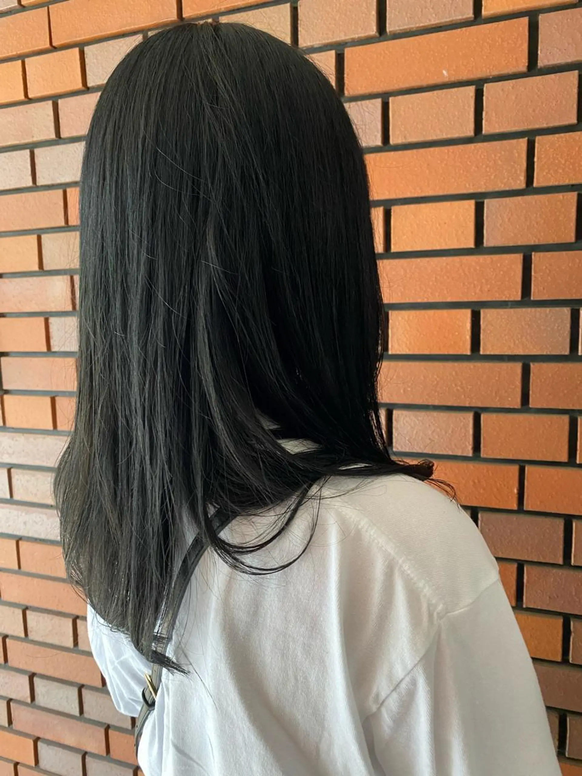 ロング カラー 黒髪 ブリーチ ブルーカラー ブルーブラック ブルージュ カット ヘアカラー トリートメント エイト ウメダのヘアスタイル
