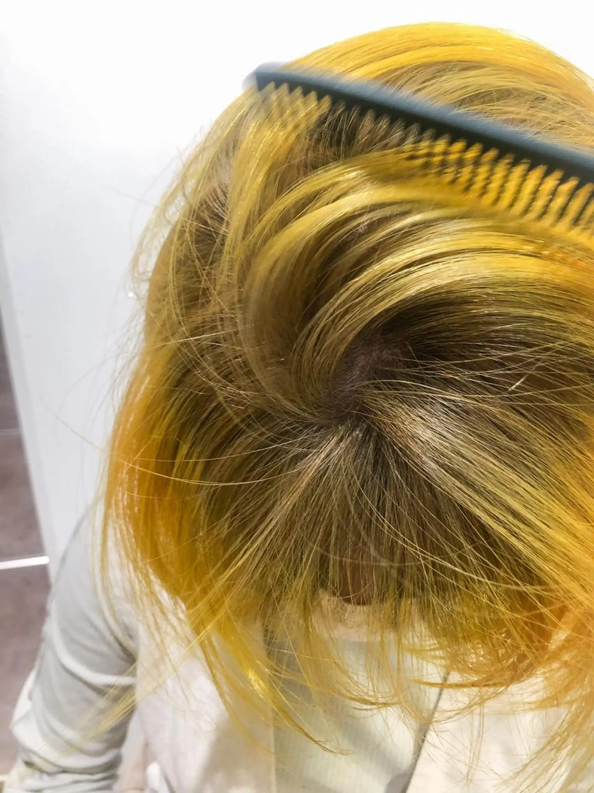 セミロング カラー ヘアアレンジ ベージュカラー ブリーチ イエローカラー rii-🩰 トレンドメイクのヘアスタイル