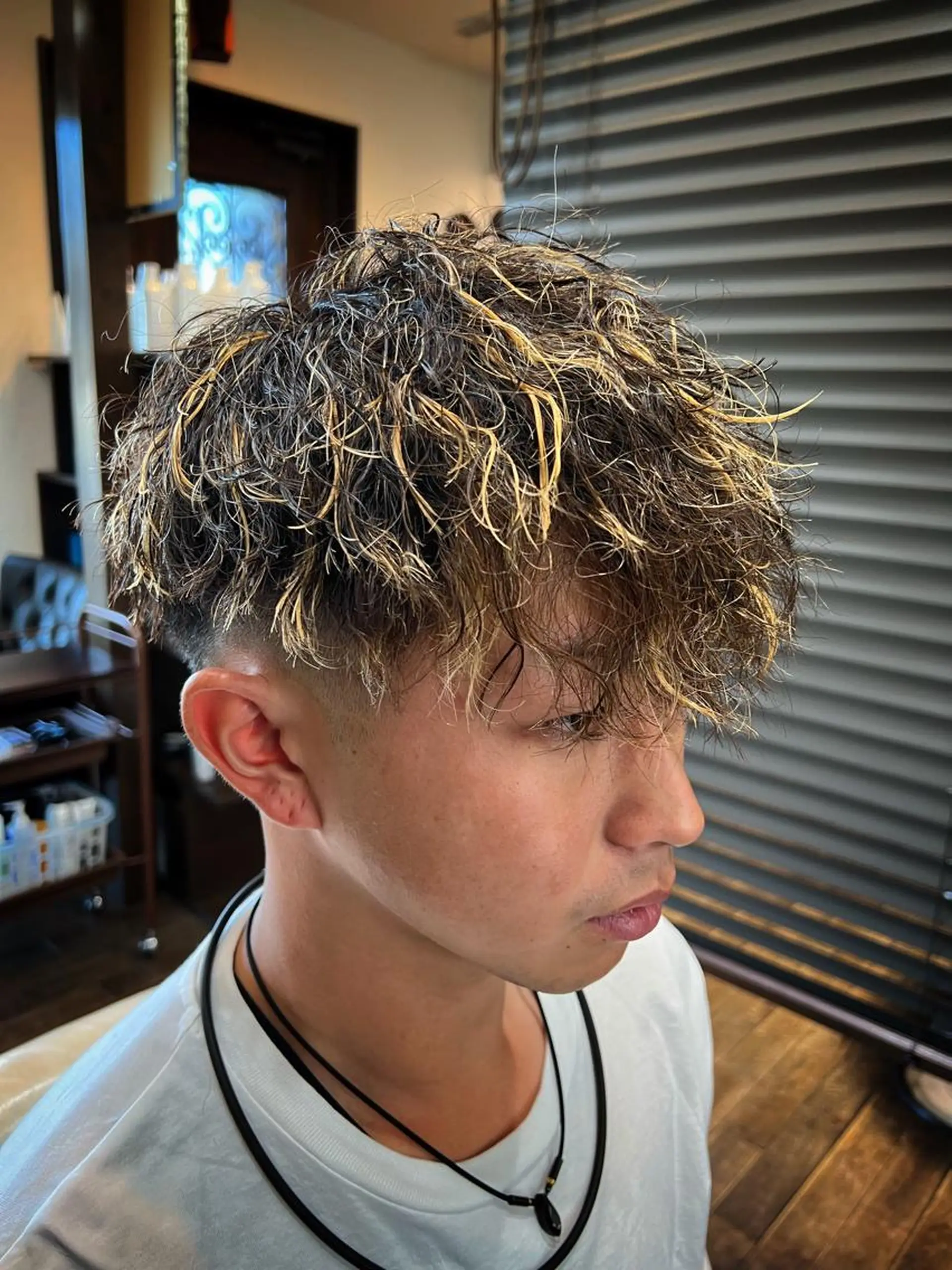 ショート カラー パーマ メンズ メンズメッシュ メッシュ 二本木 秀成のヘアスタイル