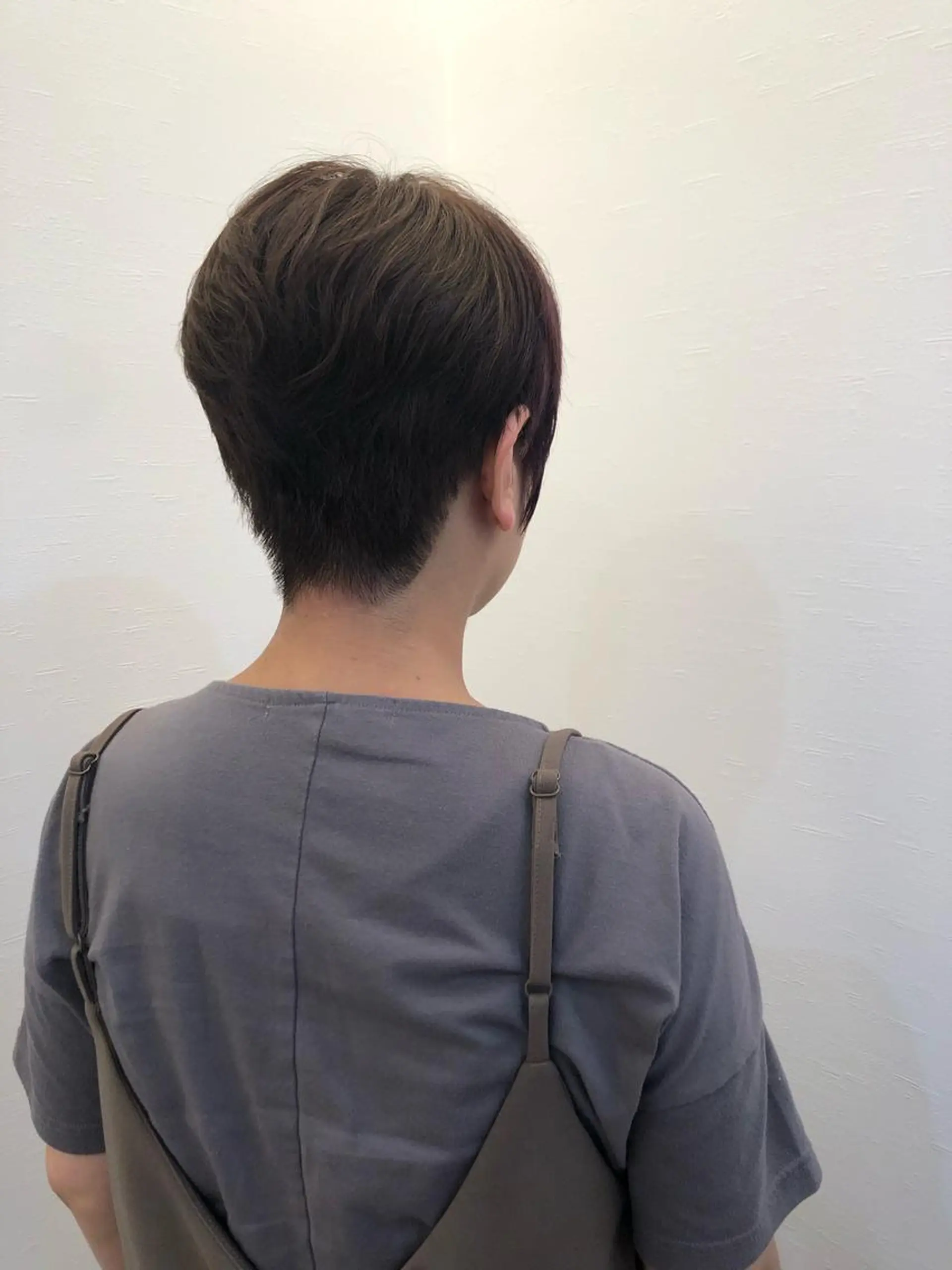 ショート ツノガイ エリのヘアスタイル