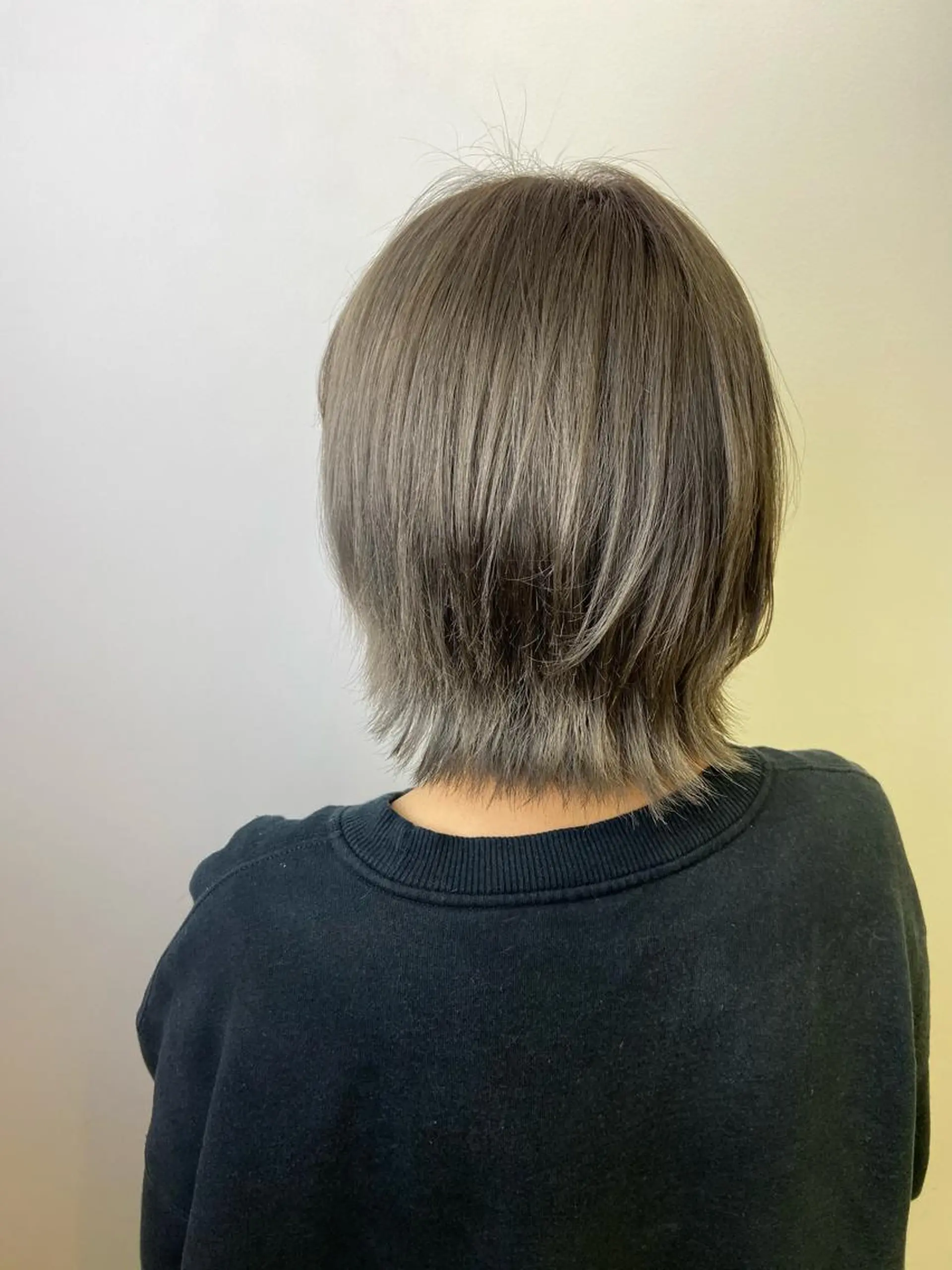 ショート カラー グレージュ ヘアカラー トリートメント 🐺ウルフ/レイヤー 似合わせ‎🤍沙羅のヘアスタイル