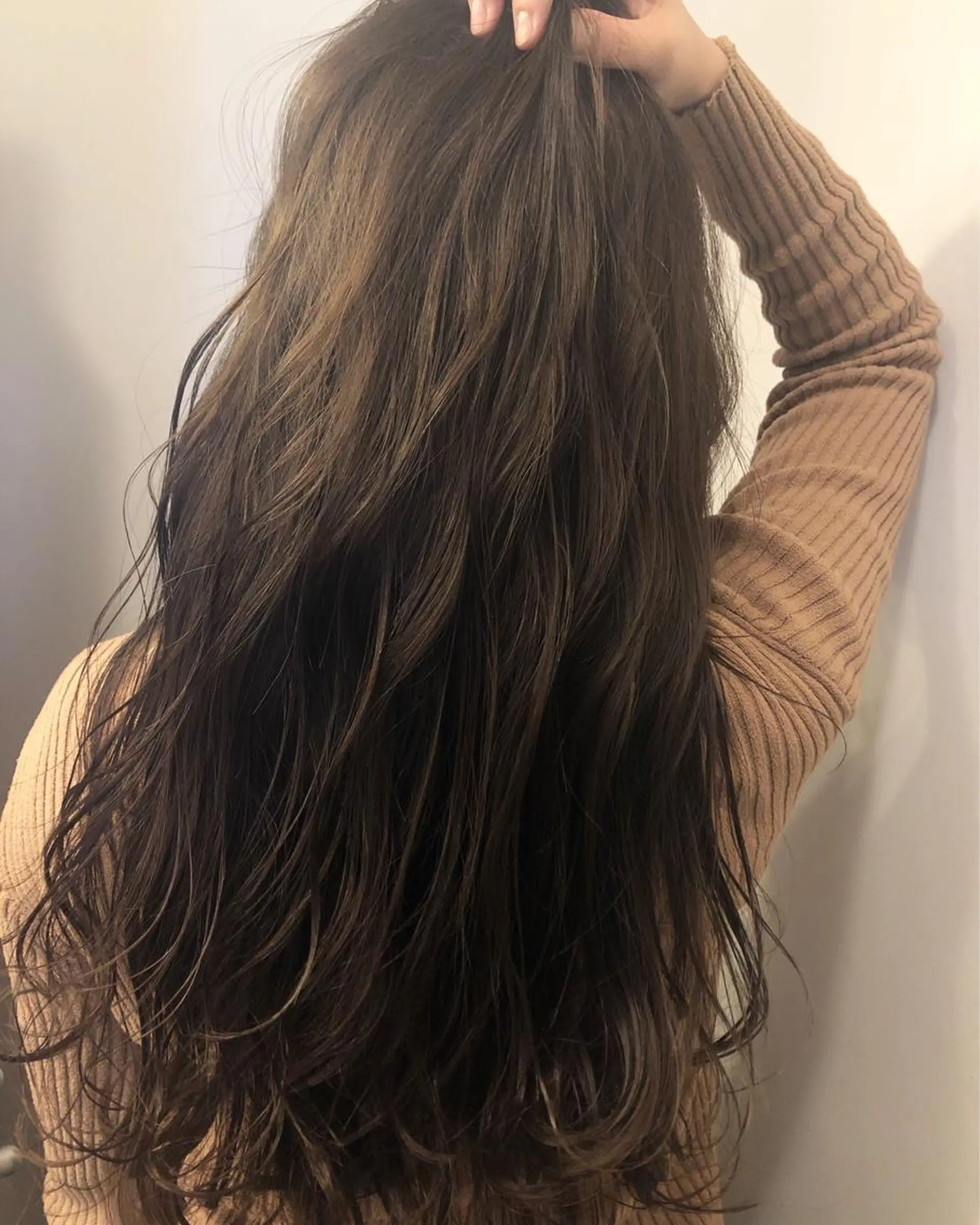 ロング カラー 岡田 拓也のヘアスタイル