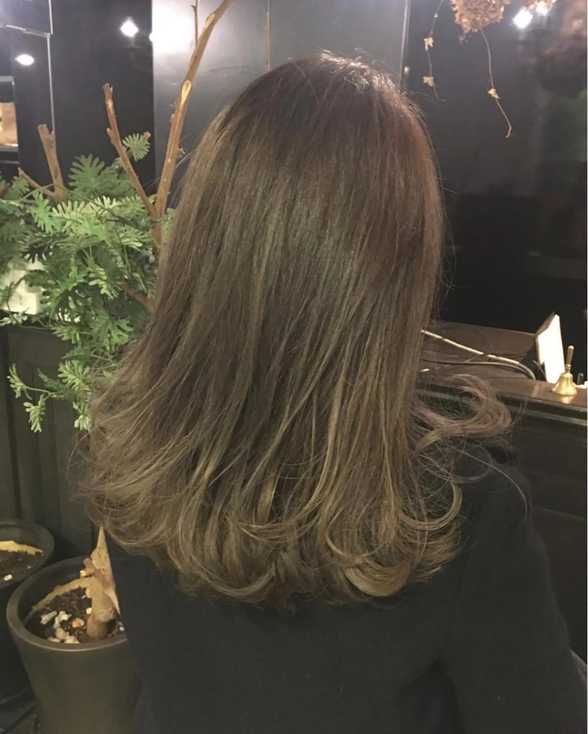 ミディアム カラー 吉本 yoshimotoのヘアスタイル