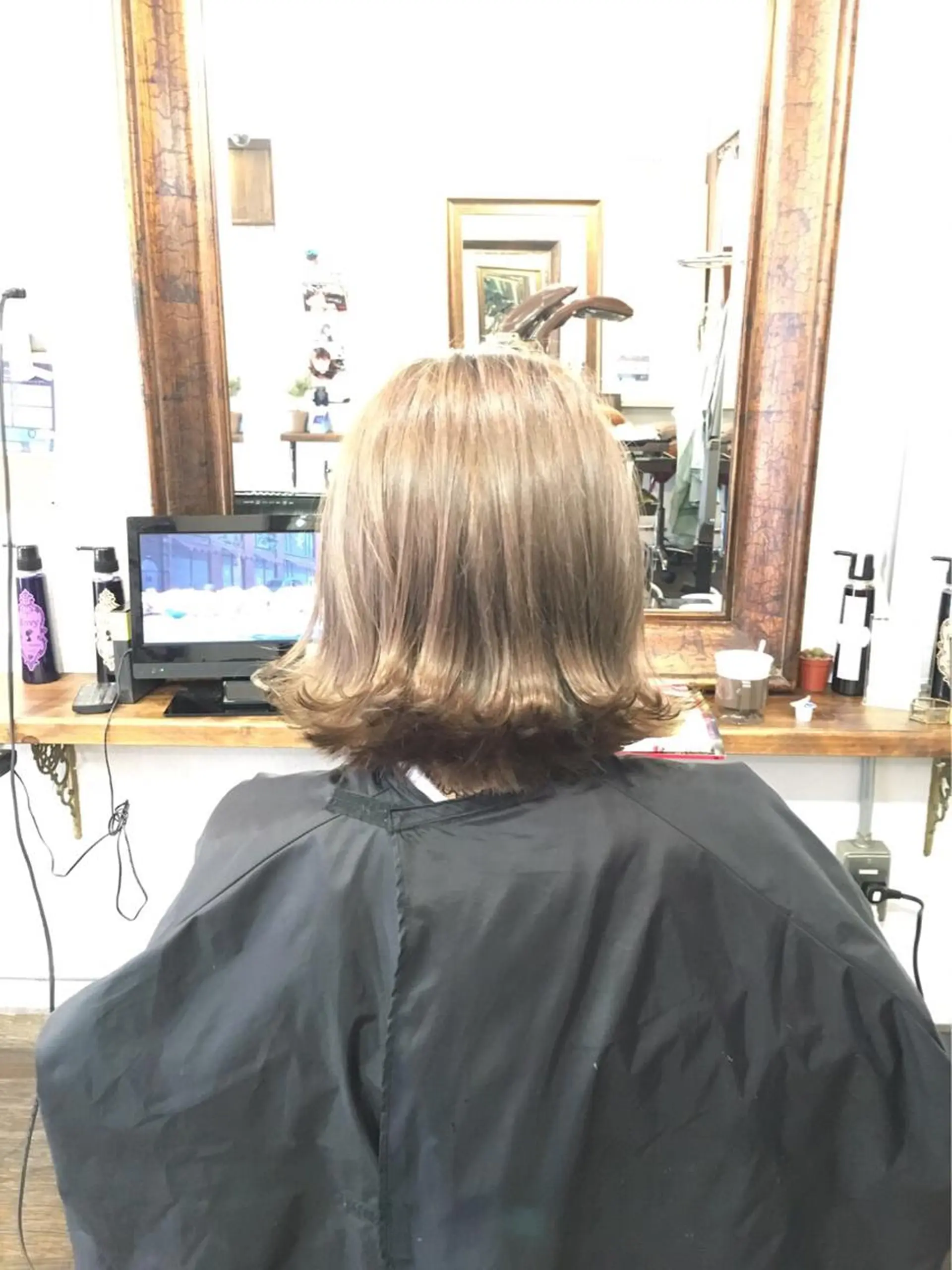 ショート ミディアム カラー ベージュカラー ホワイトベージュ 🧡ショートの達人 🧡SHOのヘアスタイル