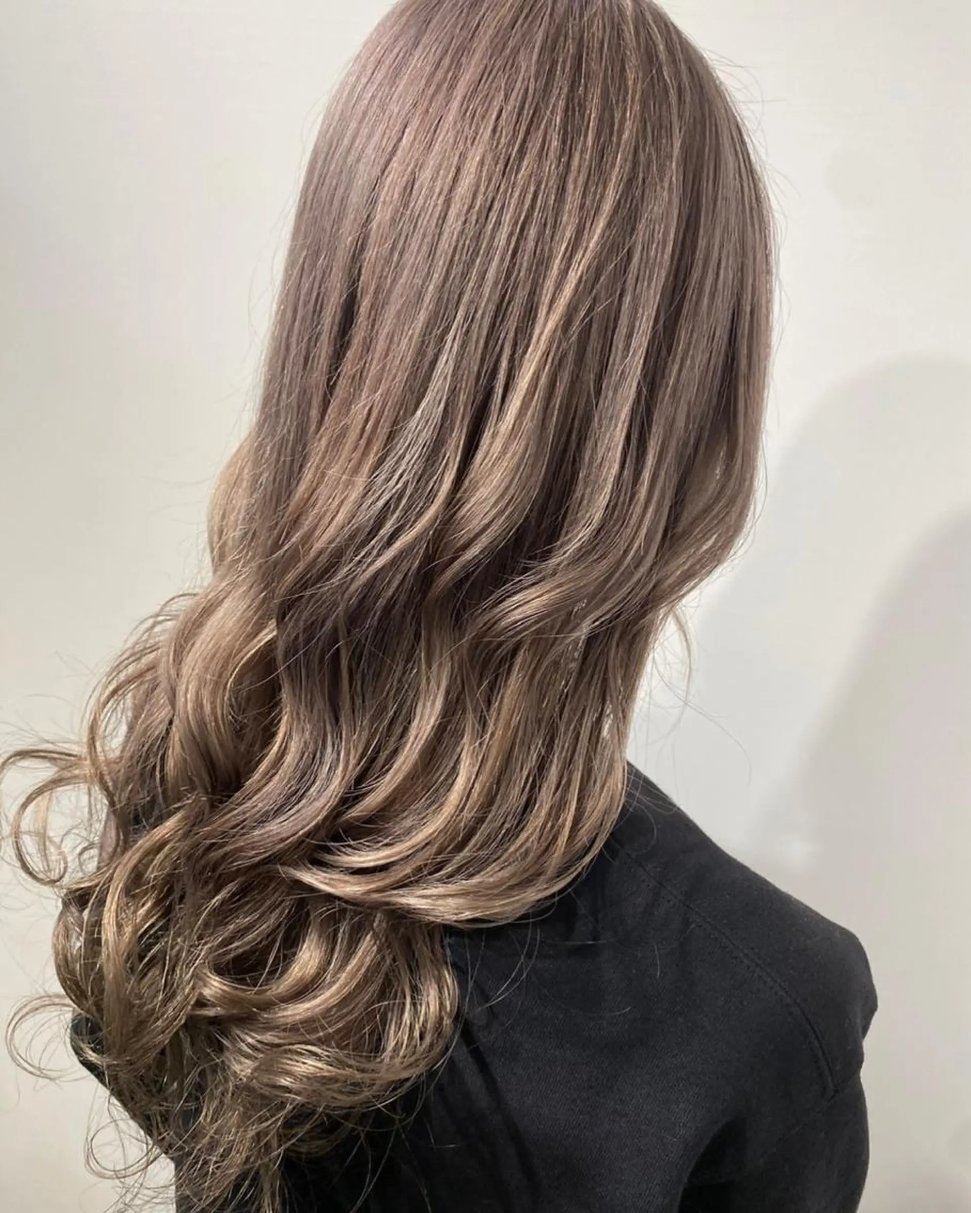 セミロング カラー 🍑🧋ハイトーン 暖色カラーlucaのヘアスタイル