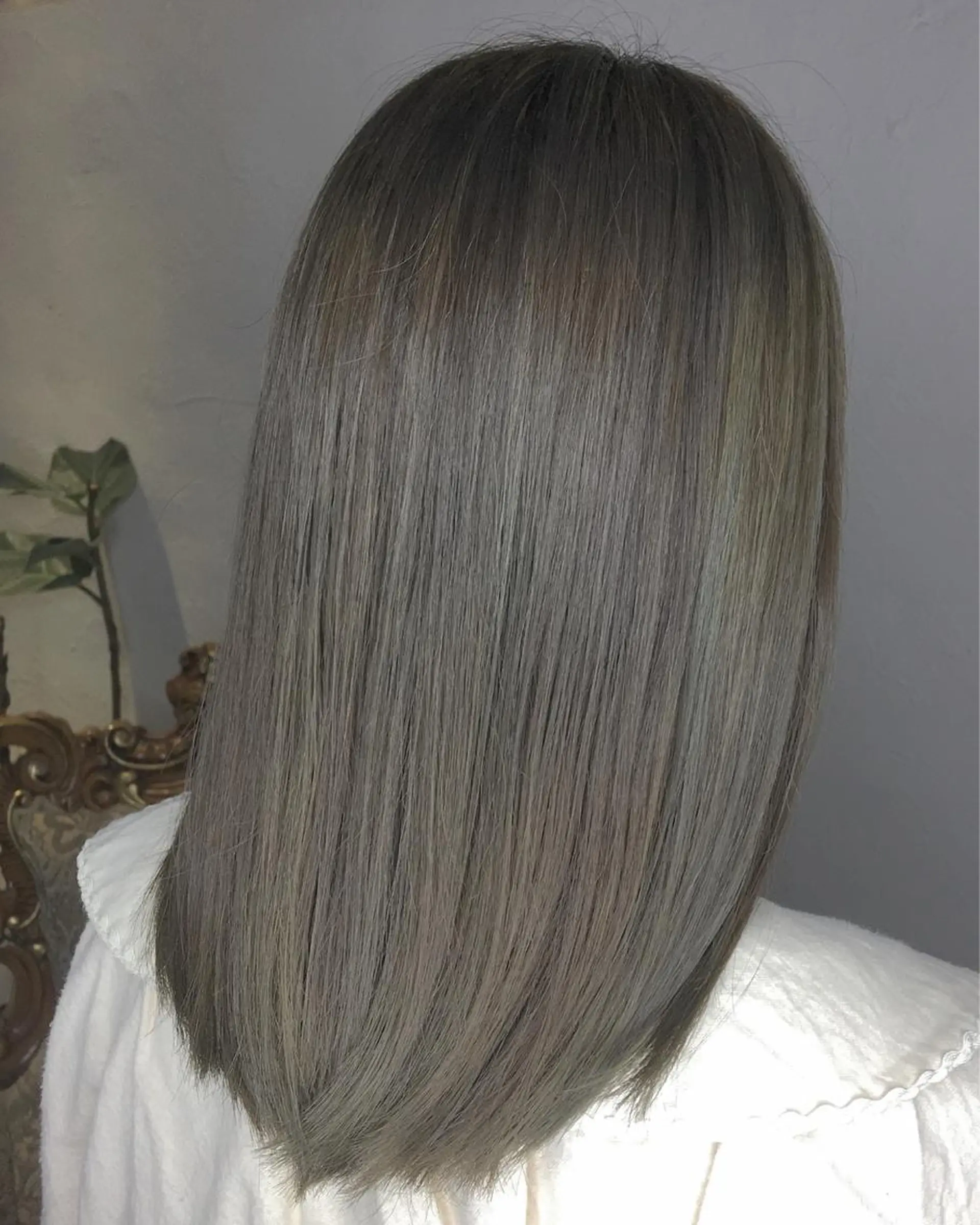 ミディアム カラー パーマ ヘアアレンジ グレージュ エグチ アキラのヘアスタイル