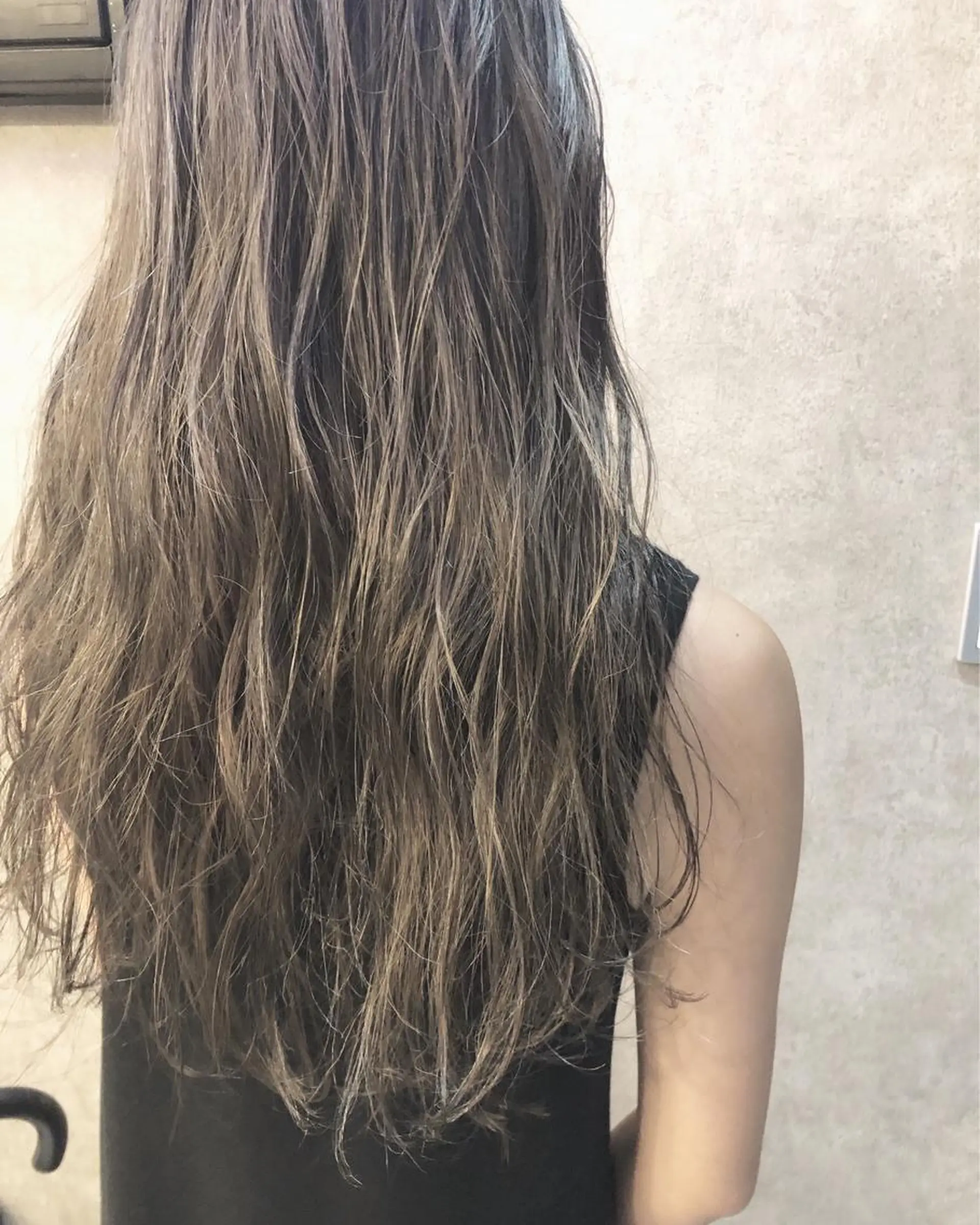 ロング カラー 顔周りレイヤー/韓国 ブリーチminamiのヘアスタイル