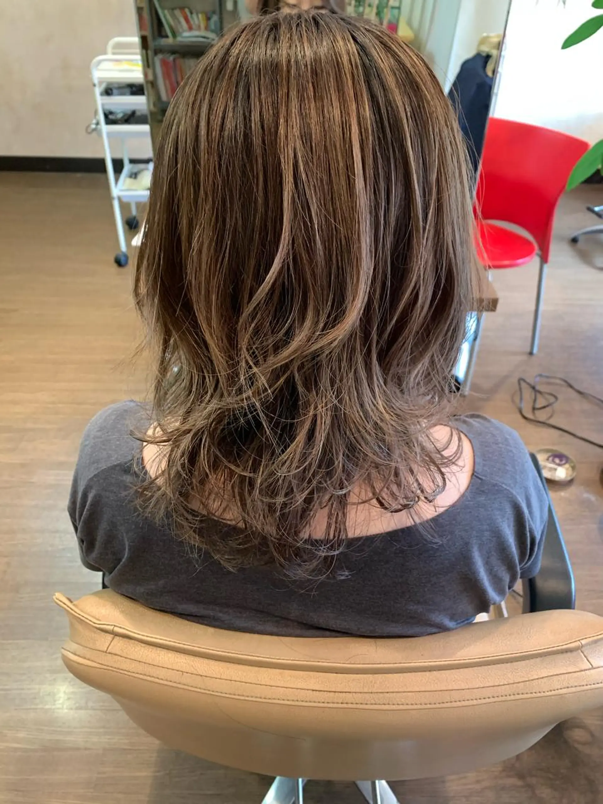 ミディアム カラー coupe ciseauxのヘアスタイル