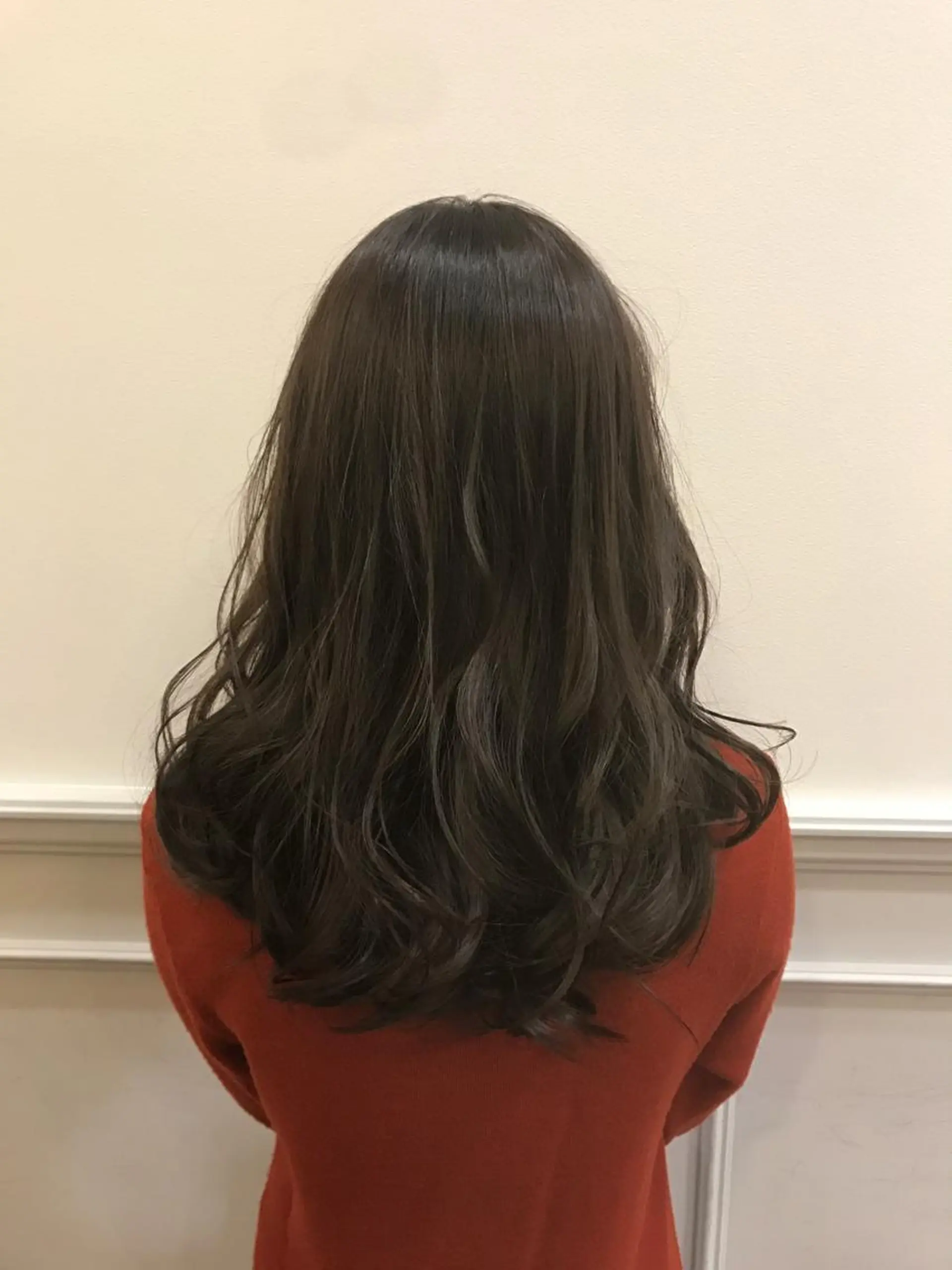 セミロング カラー ベージュカラー グレージュ ハイライトカラー ハイライト ひろせ かなのヘアスタイル