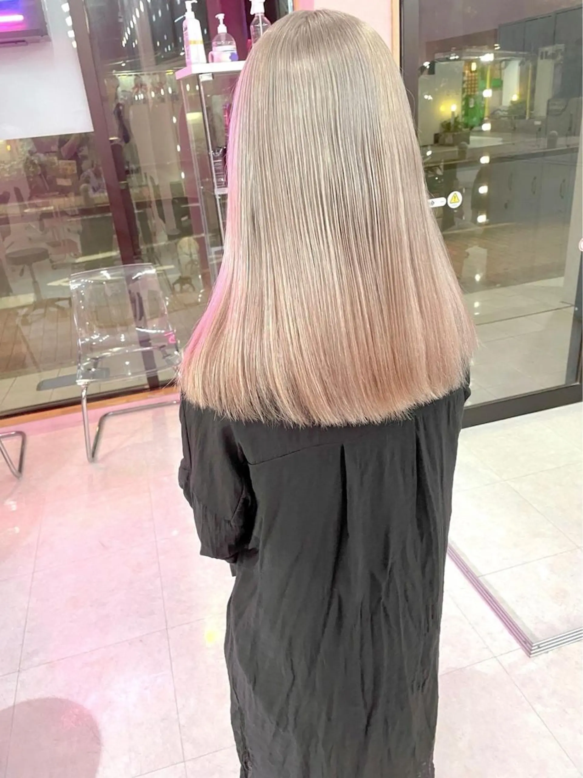 ロング カラー パーマ ヘアアレンジ キッズ アッシュ アッシュグレー アッシュグレージュ バレイヤージュ ミストバング ヘアカラー トリートメント ヘアセット 柔らかカラー/ レイヤーYUTO🧋のヘアスタイル