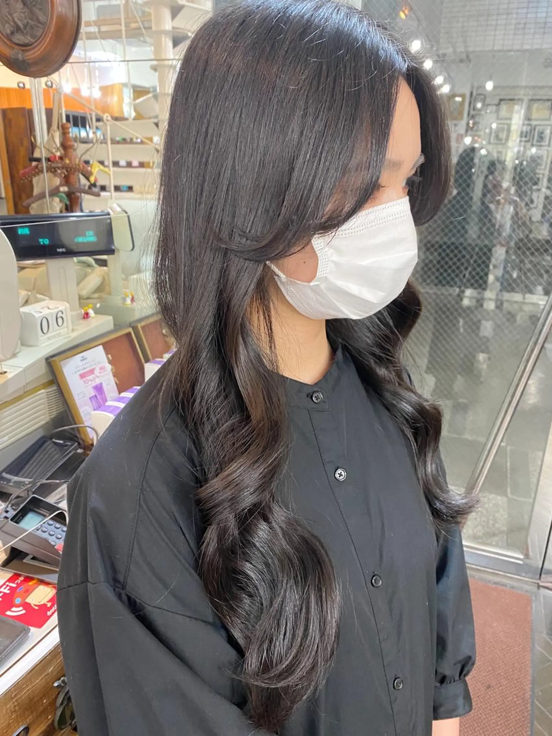 ロング カラー モモカ/ハイトーン /バレイヤージュのヘアスタイル