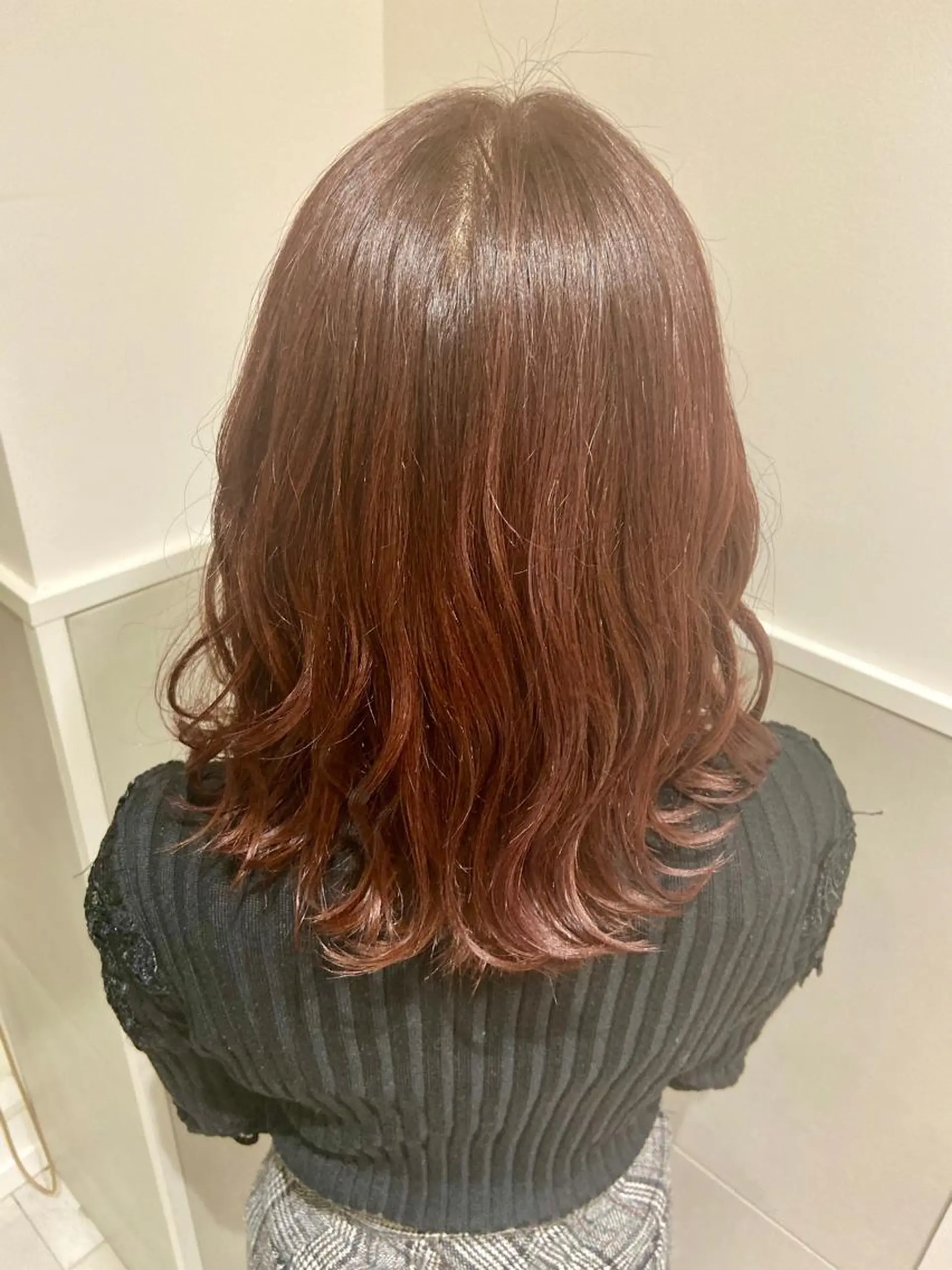 ミディアム カラー ブラウンカラー レッドカラー レッドブラウン ヘアカラー 小栗 麻衣のヘアスタイル