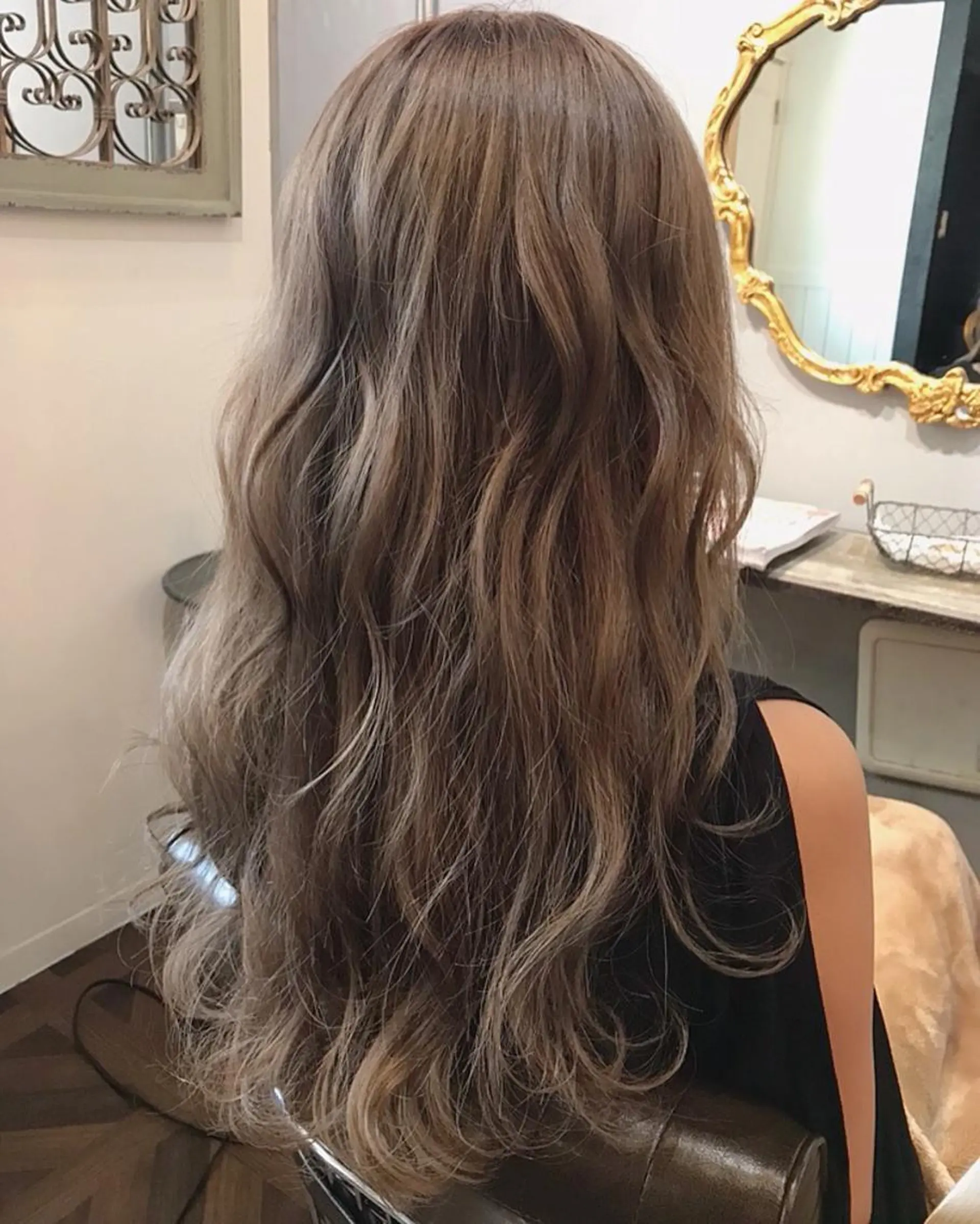 ロング カラー iLu.所属・田畠 しずかのヘアスタイル