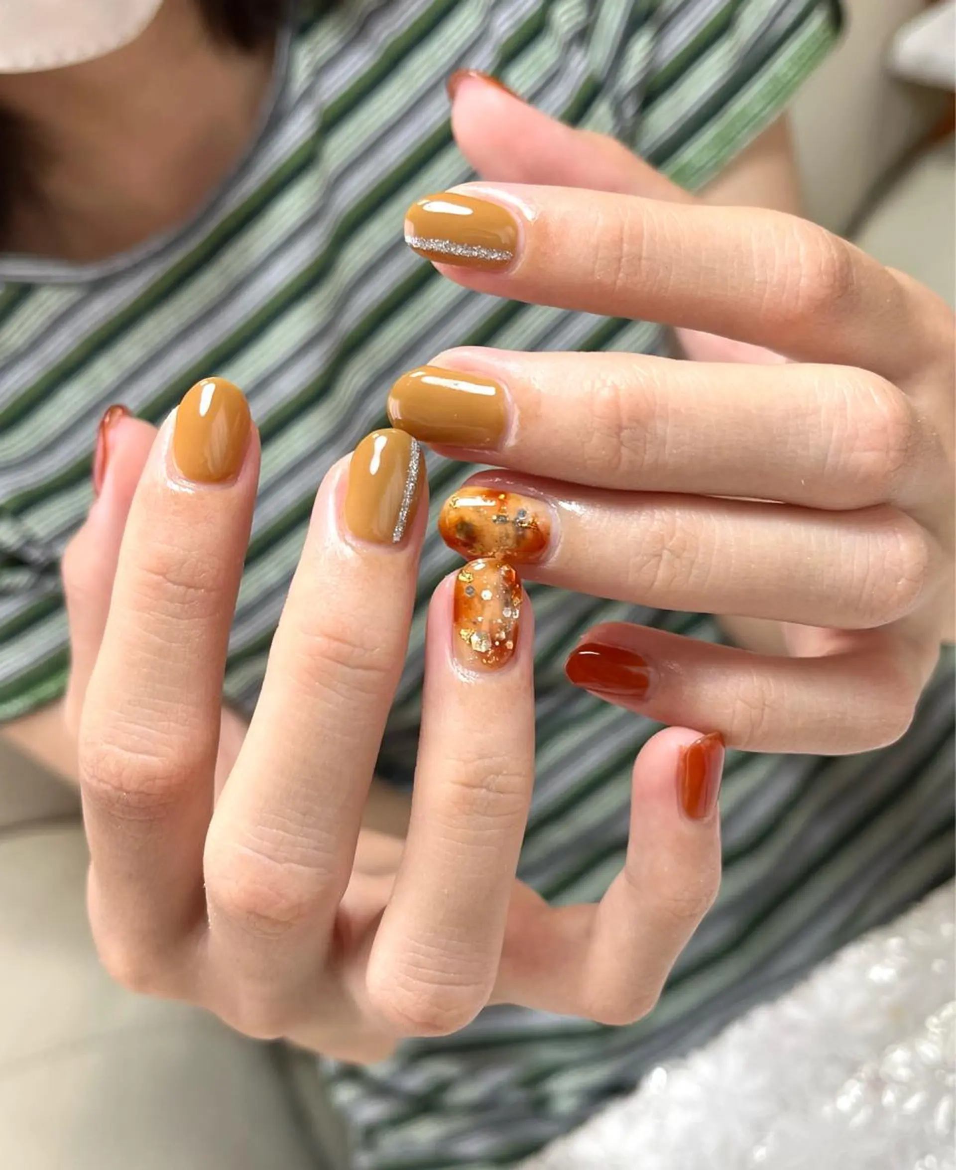 ネイル ジェルネイル キラキラネイル 韓国ネイル パラジェル ワンホンネイル ハンドネイル nails' it...のネイルデザイン