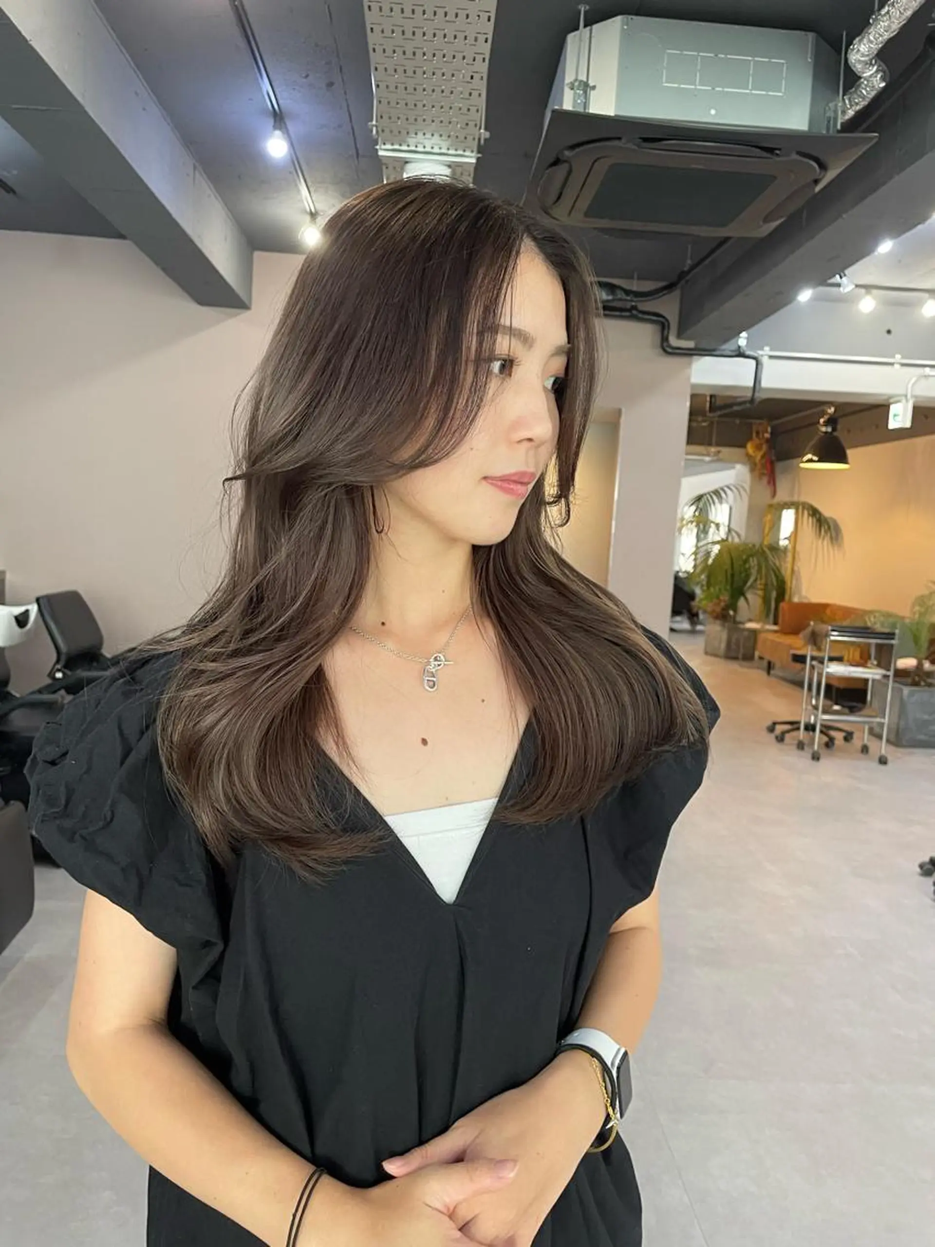 ミディアム カラー カット ヘアカラー トリートメント 西村あきや トレンド韓国ヘアのヘアスタイル