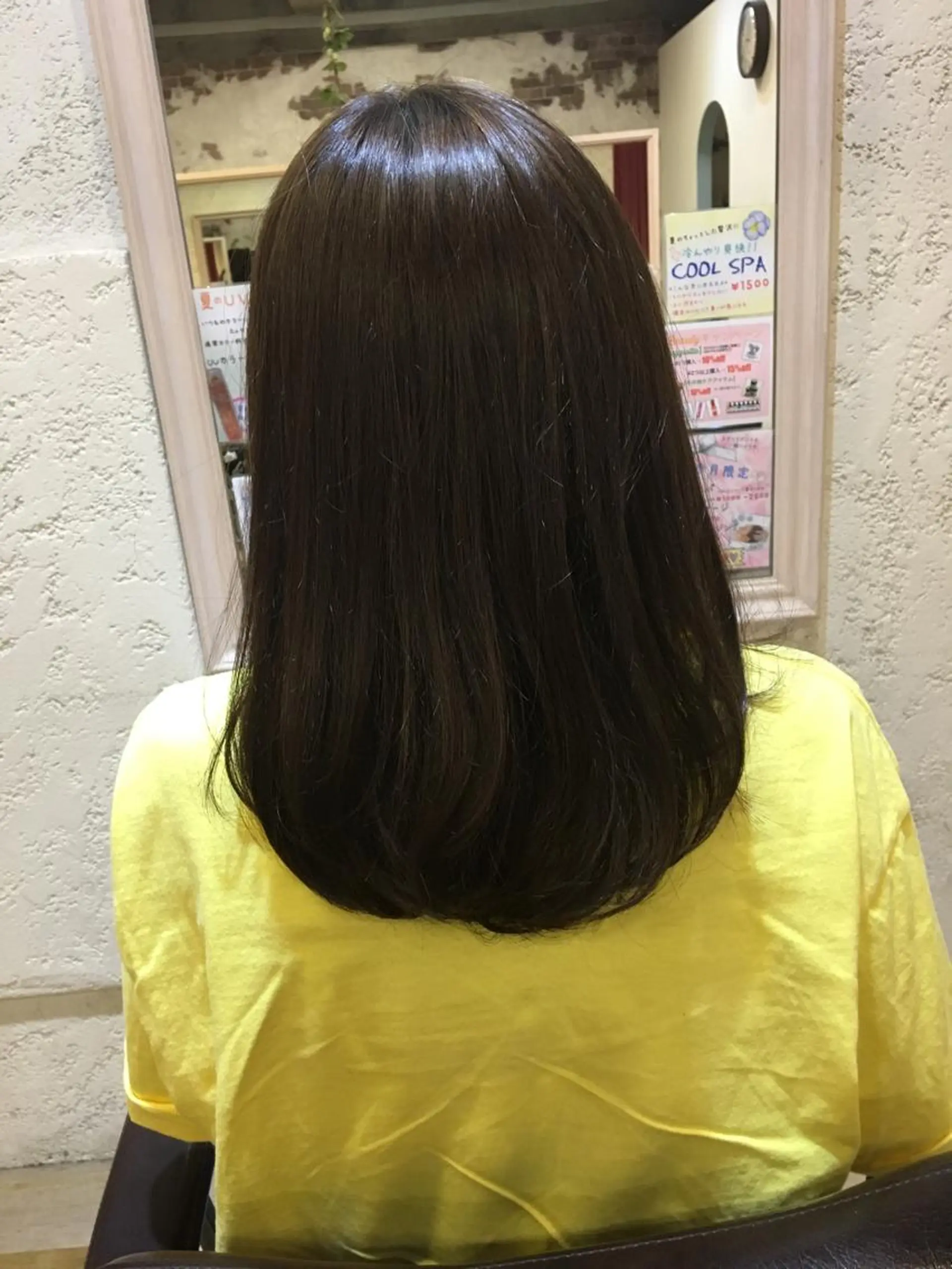 セミロング カラー 玉邑 美菜のヘアスタイル