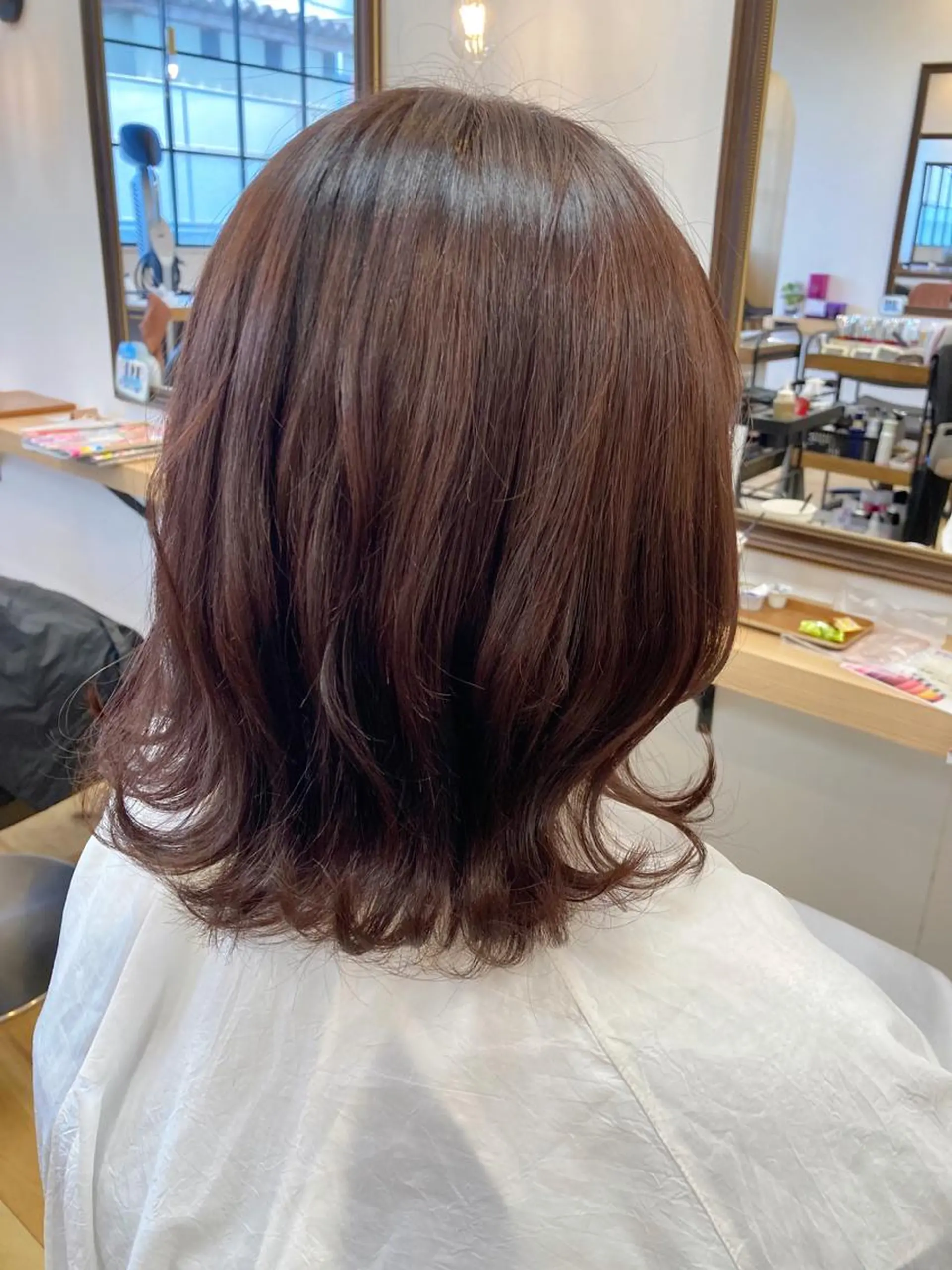 ミディアム カラー アッシュ ブラウンカラー マロンブラウン ピンクカラー トリートメント カット ヘアカラー 大野 まゆのヘアスタイル