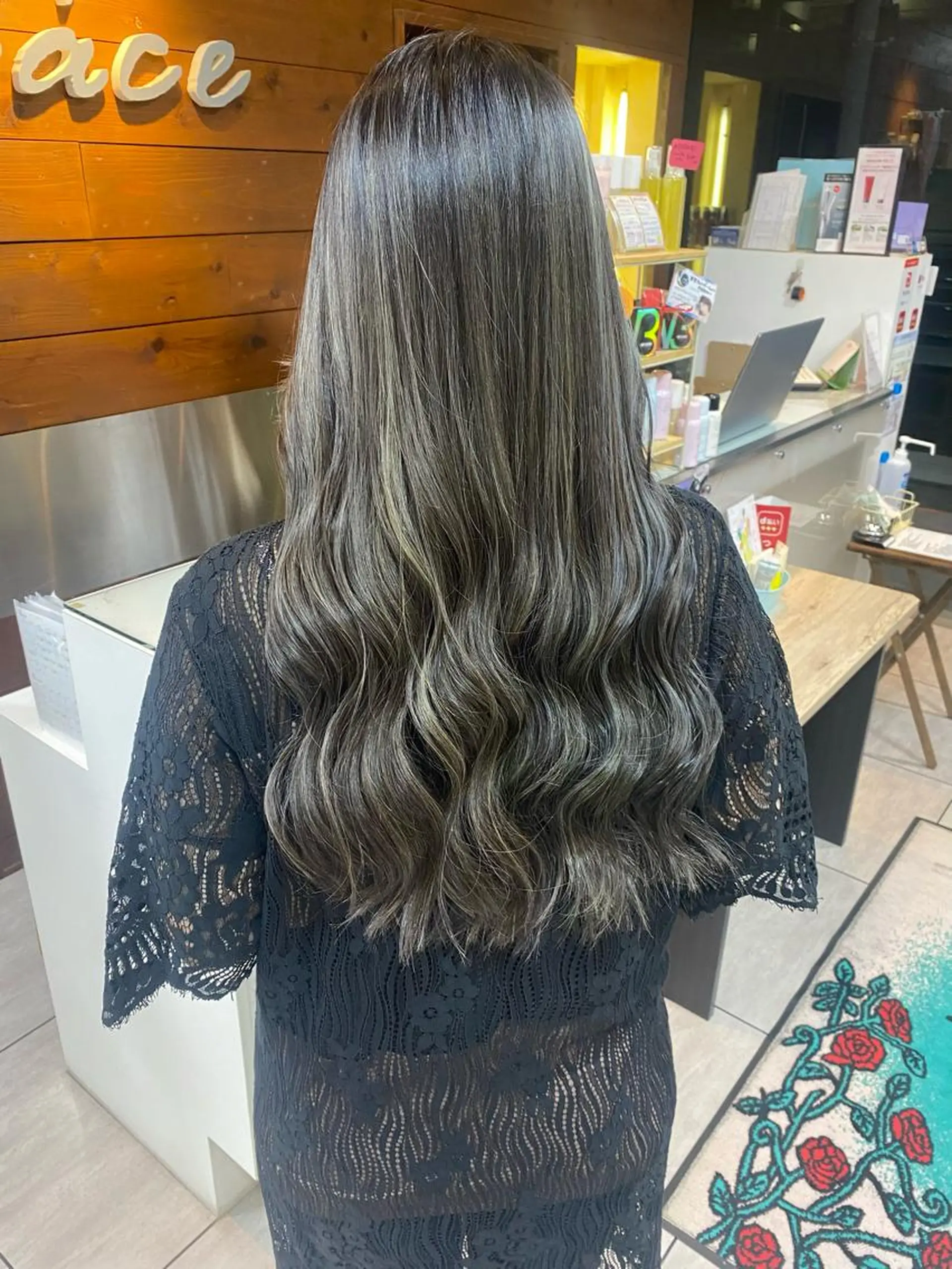 ロング カラー ヘアアレンジ ヘアカラー 川上 麻梨阿のヘアスタイル