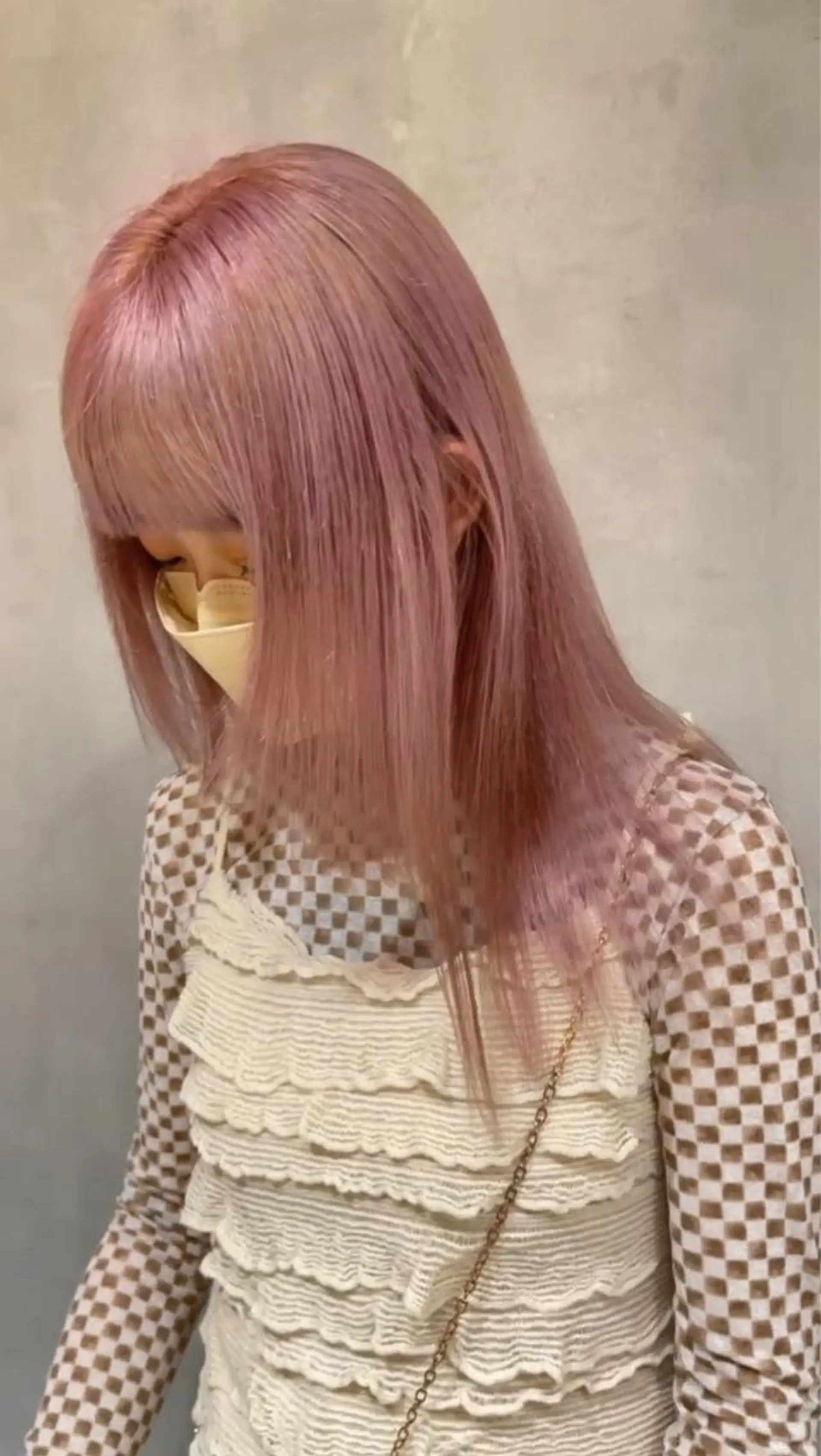 セミロング カラー ベージュカラー ピンクカラー ピンクベージュ 清水 亮太／赤み消しカラーのヘアスタイル