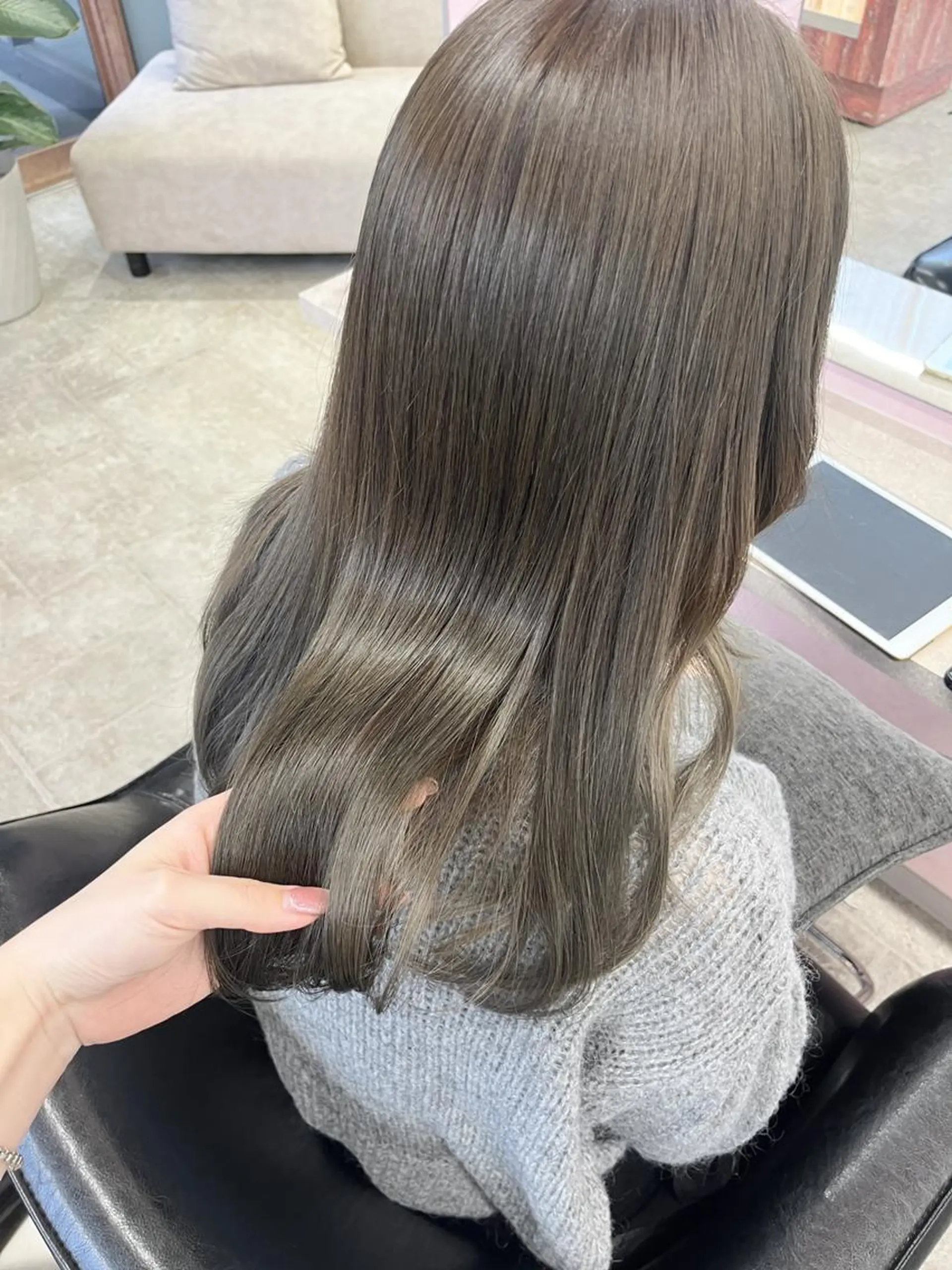 セミロング カット ヘアカラー 縮毛矯正 トリートメント 藤井 貴美子のヘアスタイル