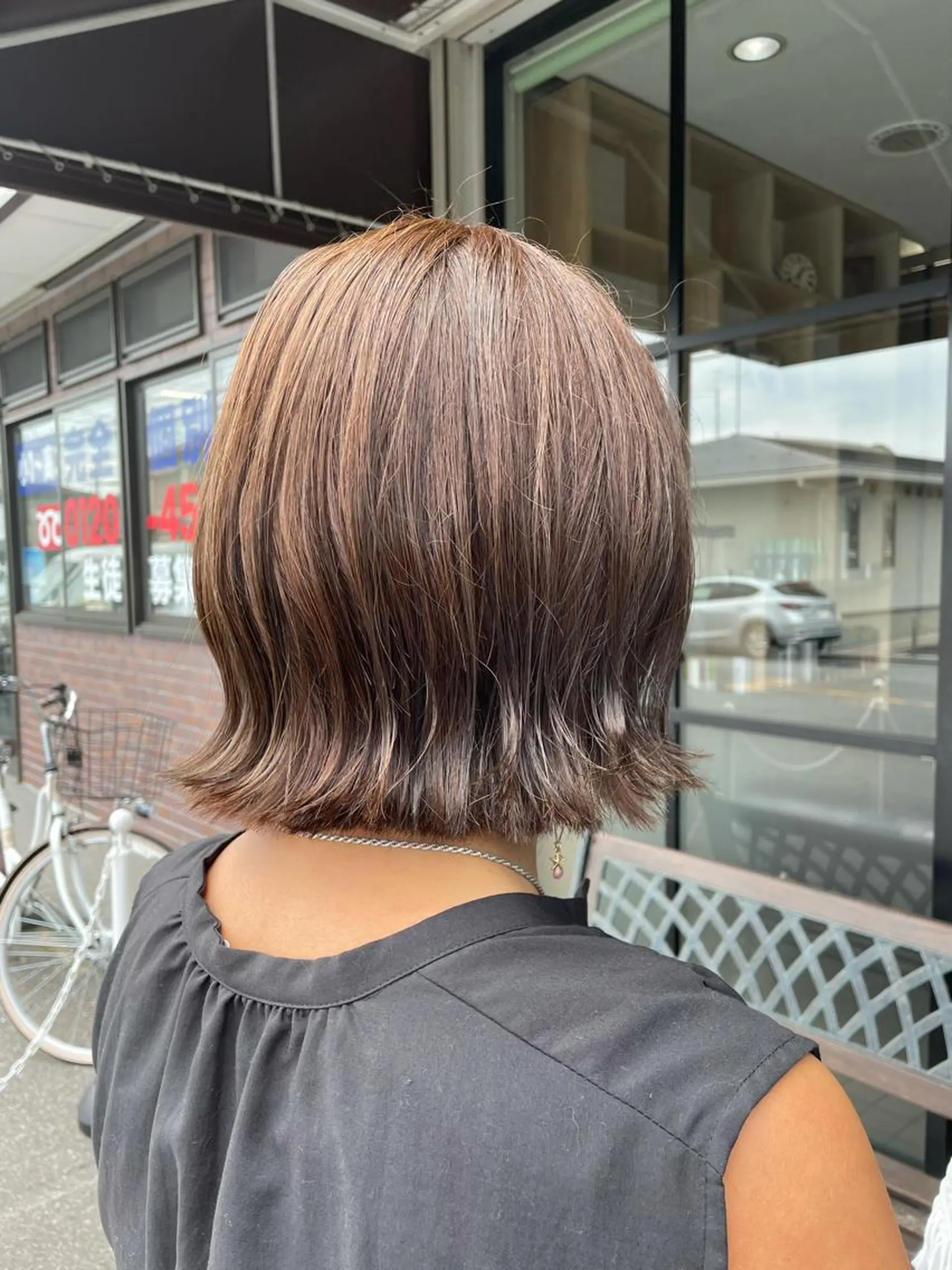 ミディアム 外ハネヘア 佐々木 浩之のヘアスタイル