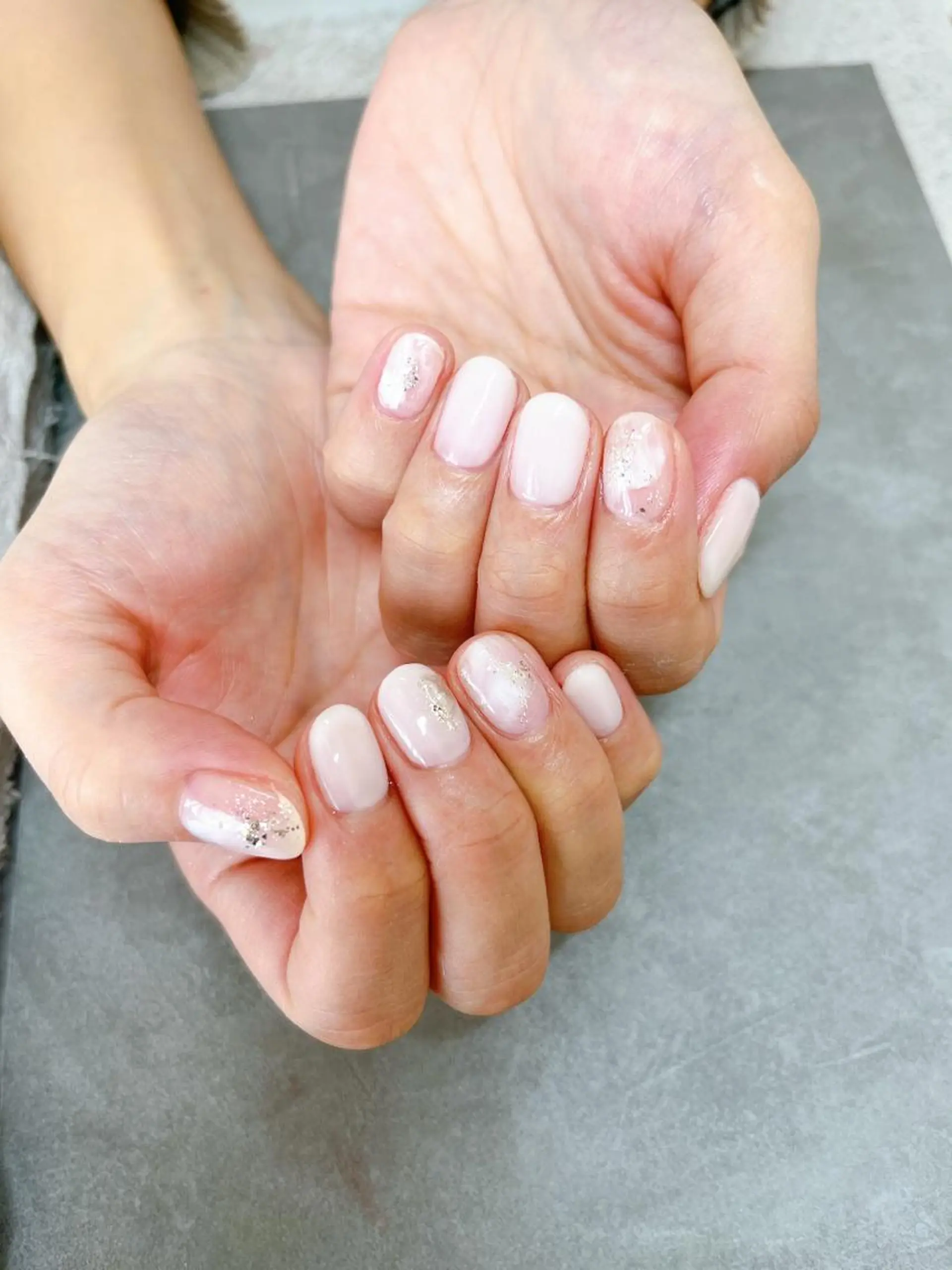 ネイル ニュアンスネイル ホワイト nailsalon Graciaのネイルデザイン